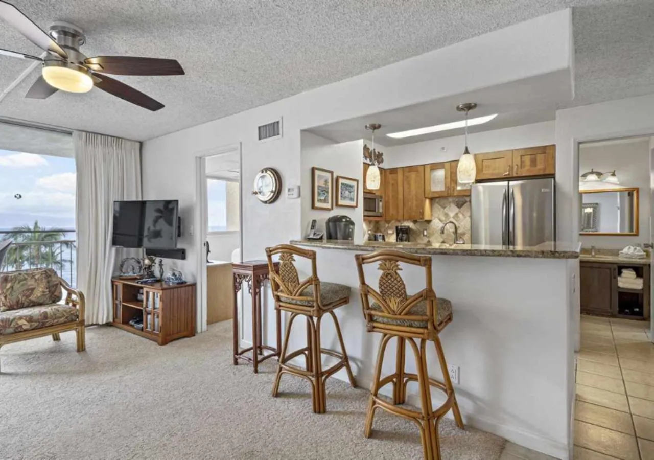 Kitchen or kitchenette in Royal Kahana