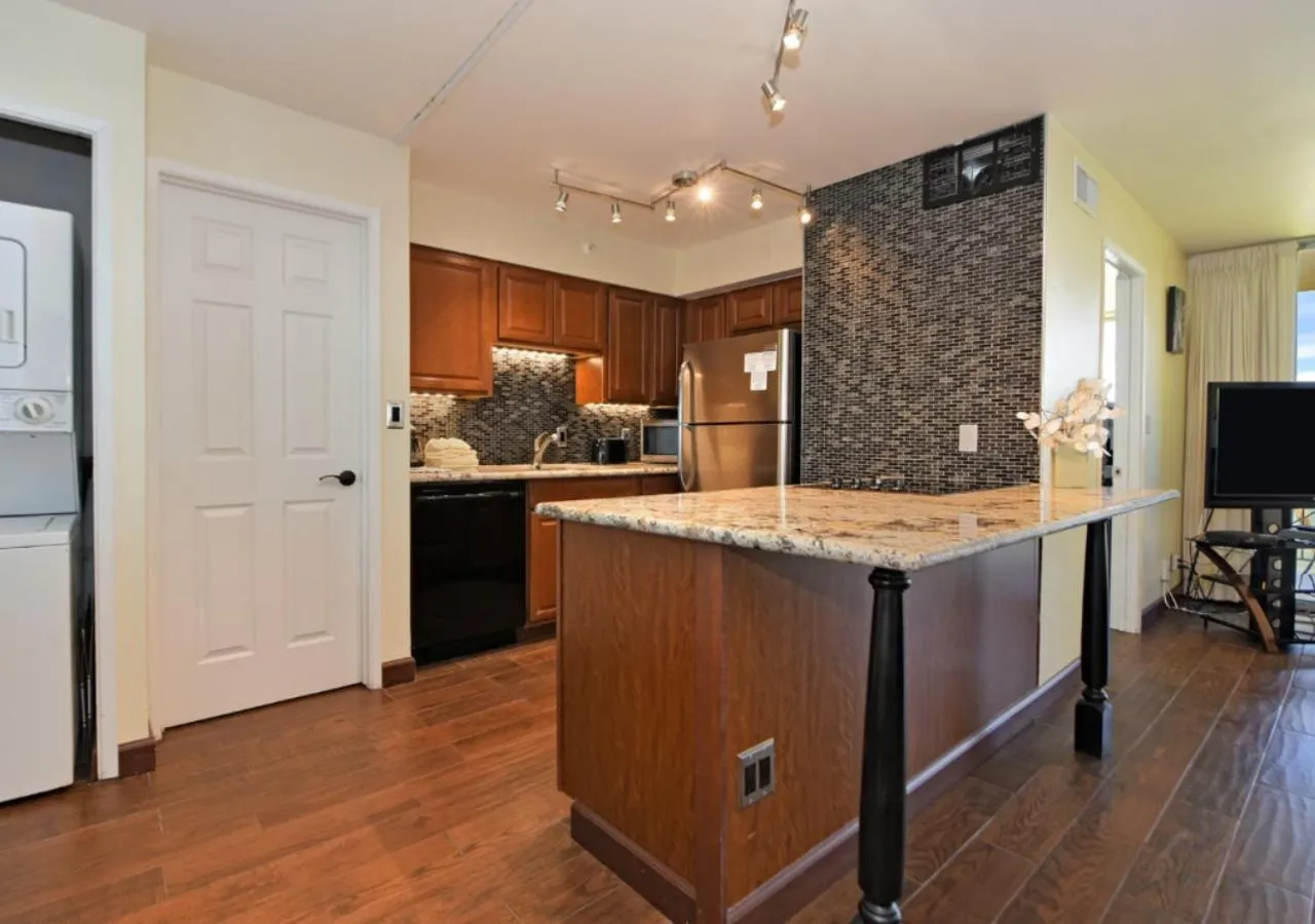 Kitchen or kitchenette in Royal Kahana