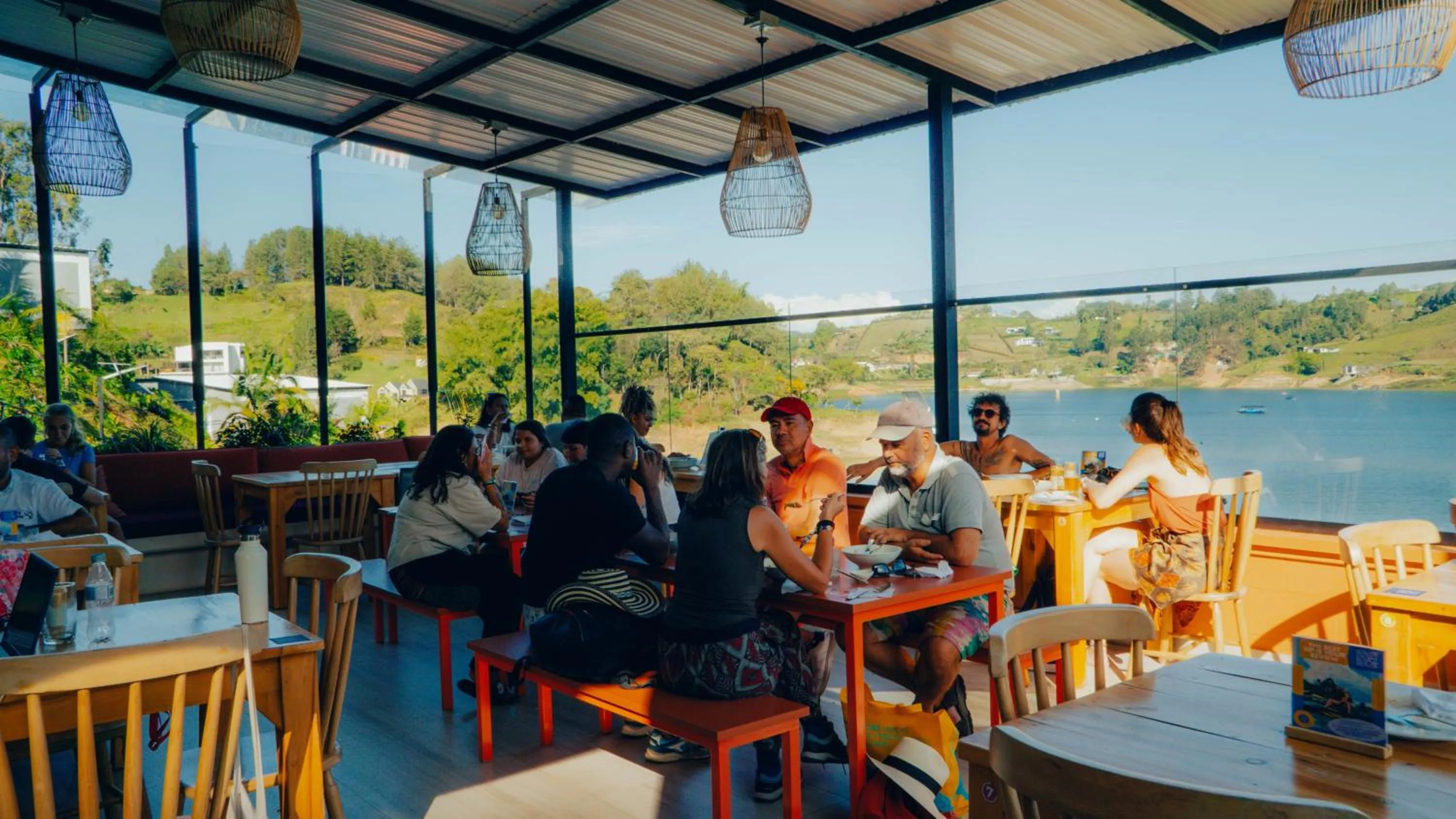 Restaurant/places to eat in Viajero Guatapé Hostel & Lake Club