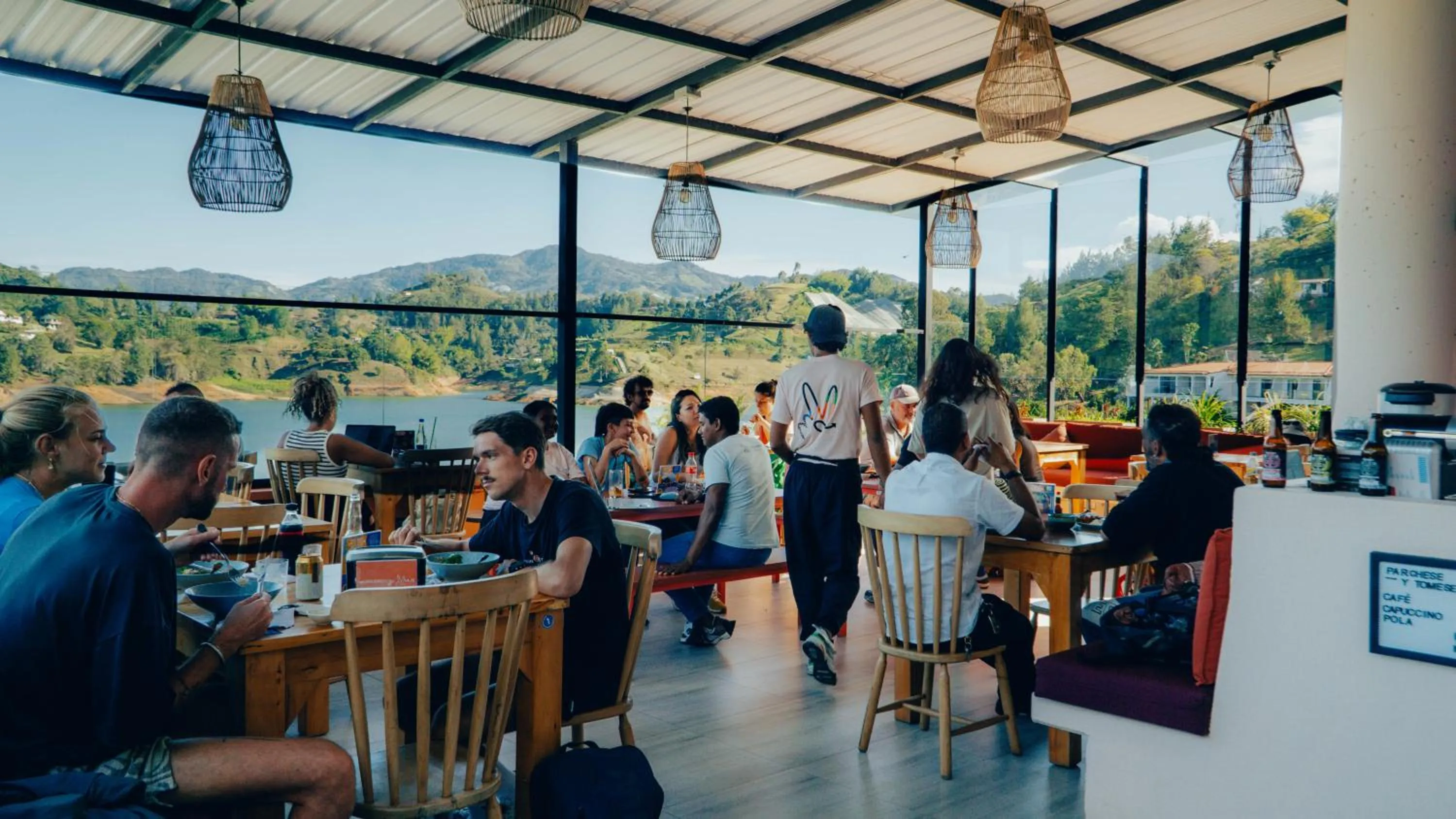 Restaurant/places to eat in Viajero Guatapé Hostel & Lake Club
