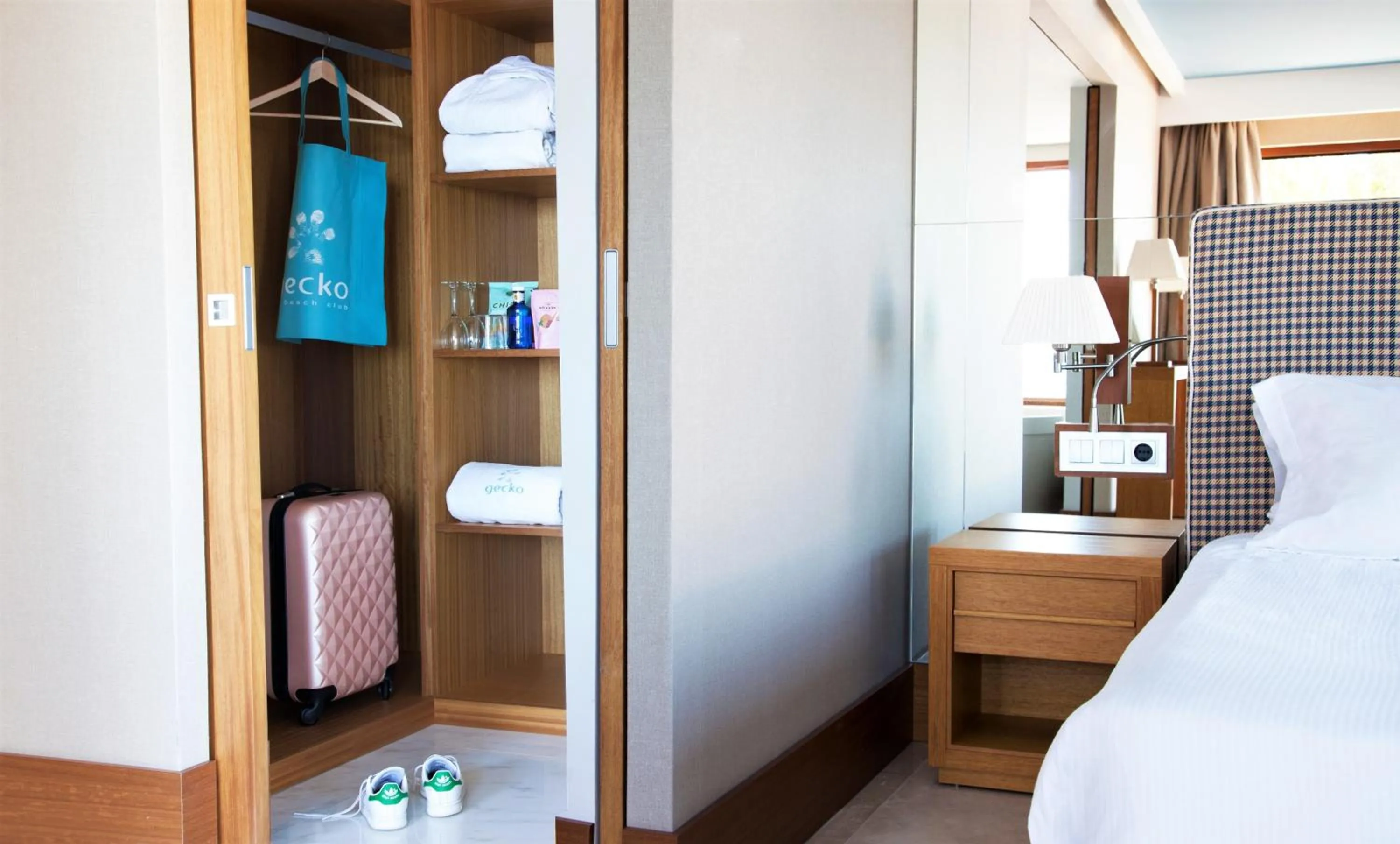 Bedroom, Bed in Gecko Hotel & Beach Club