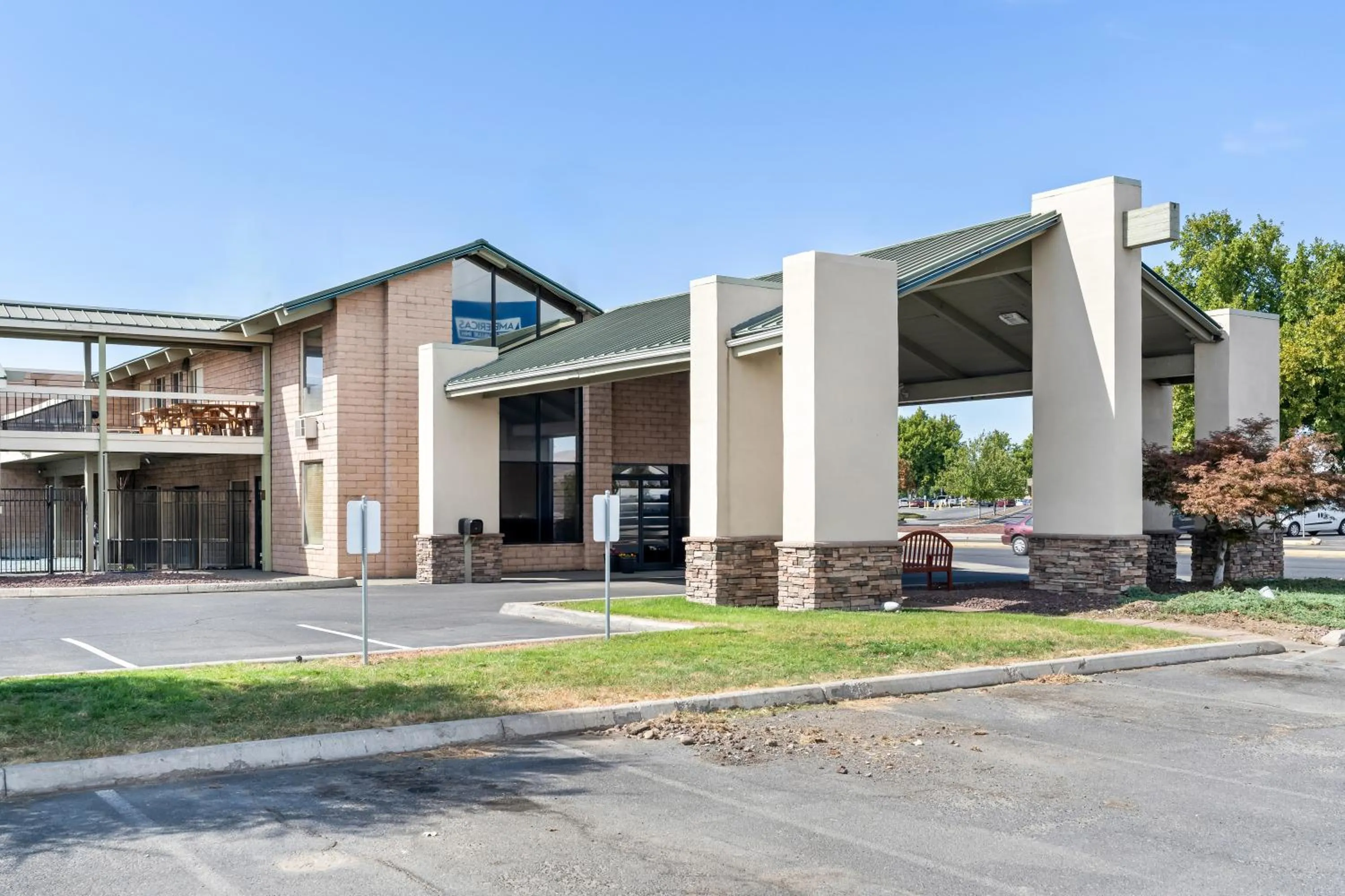 Property building in Americas Best Value Inn Yakima