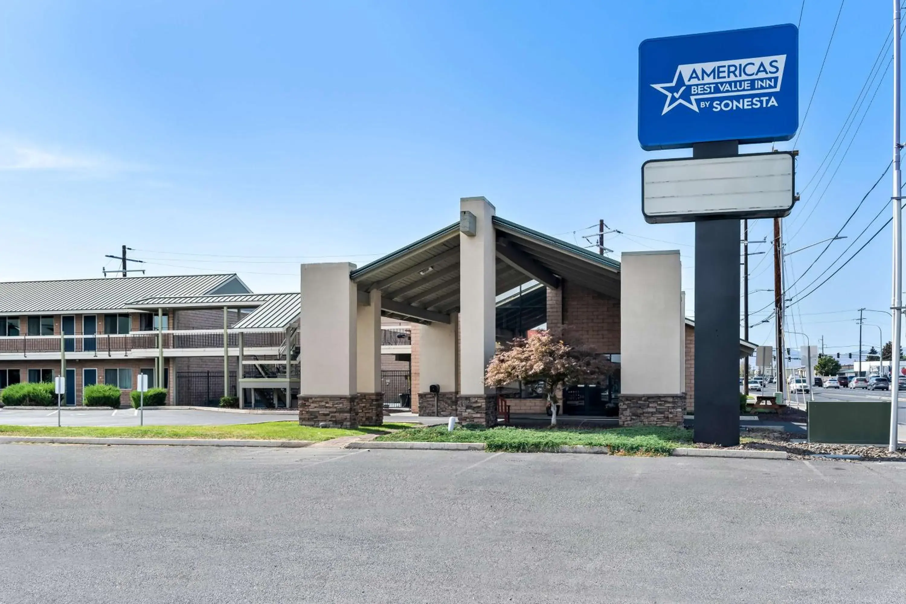 Property building in Americas Best Value Inn Yakima Property building in Americas Best Value Inn Yakima