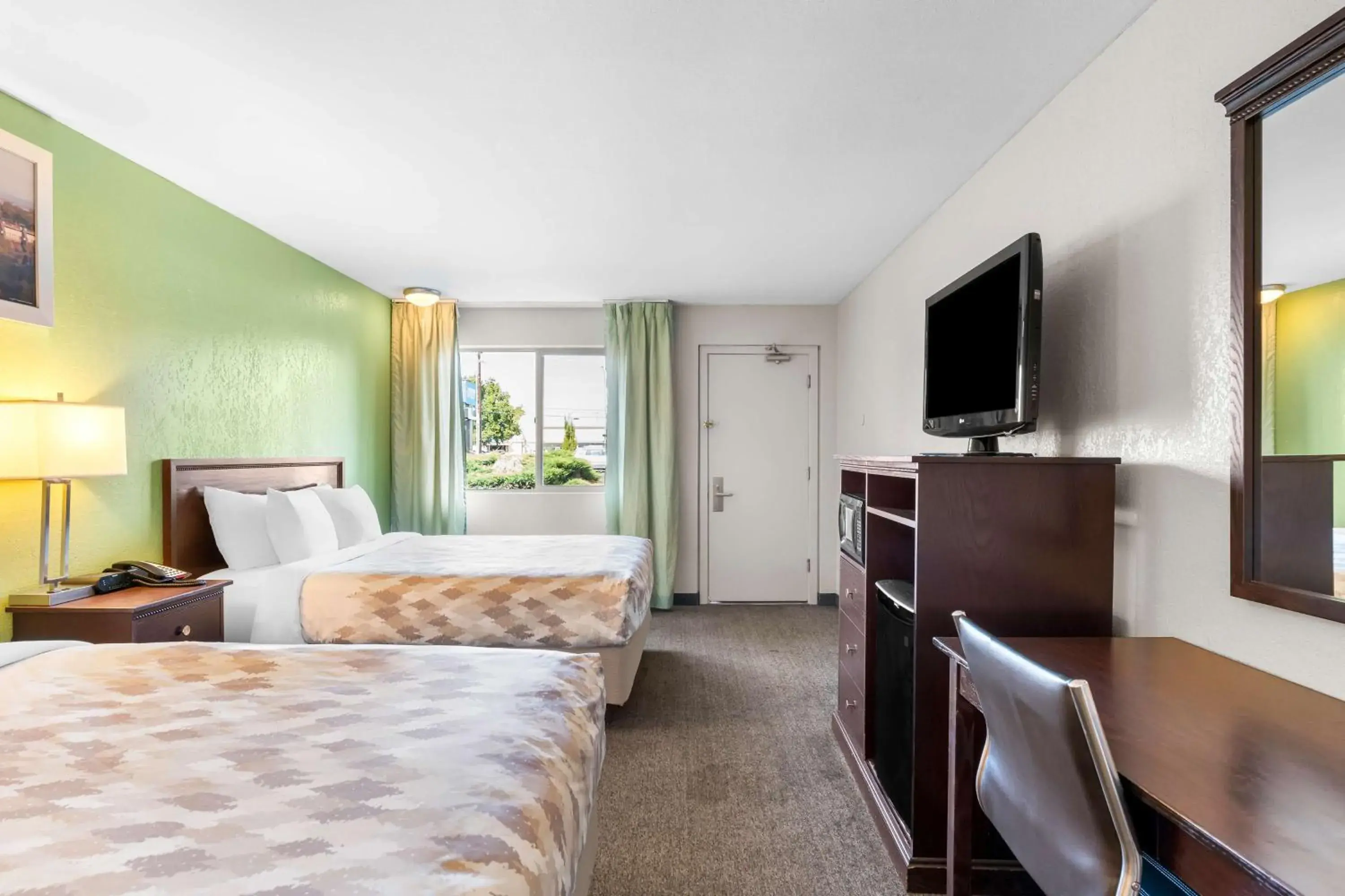 Bedroom in Americas Best Value Inn Yakima Bedroom in Americas Best Value Inn Yakima