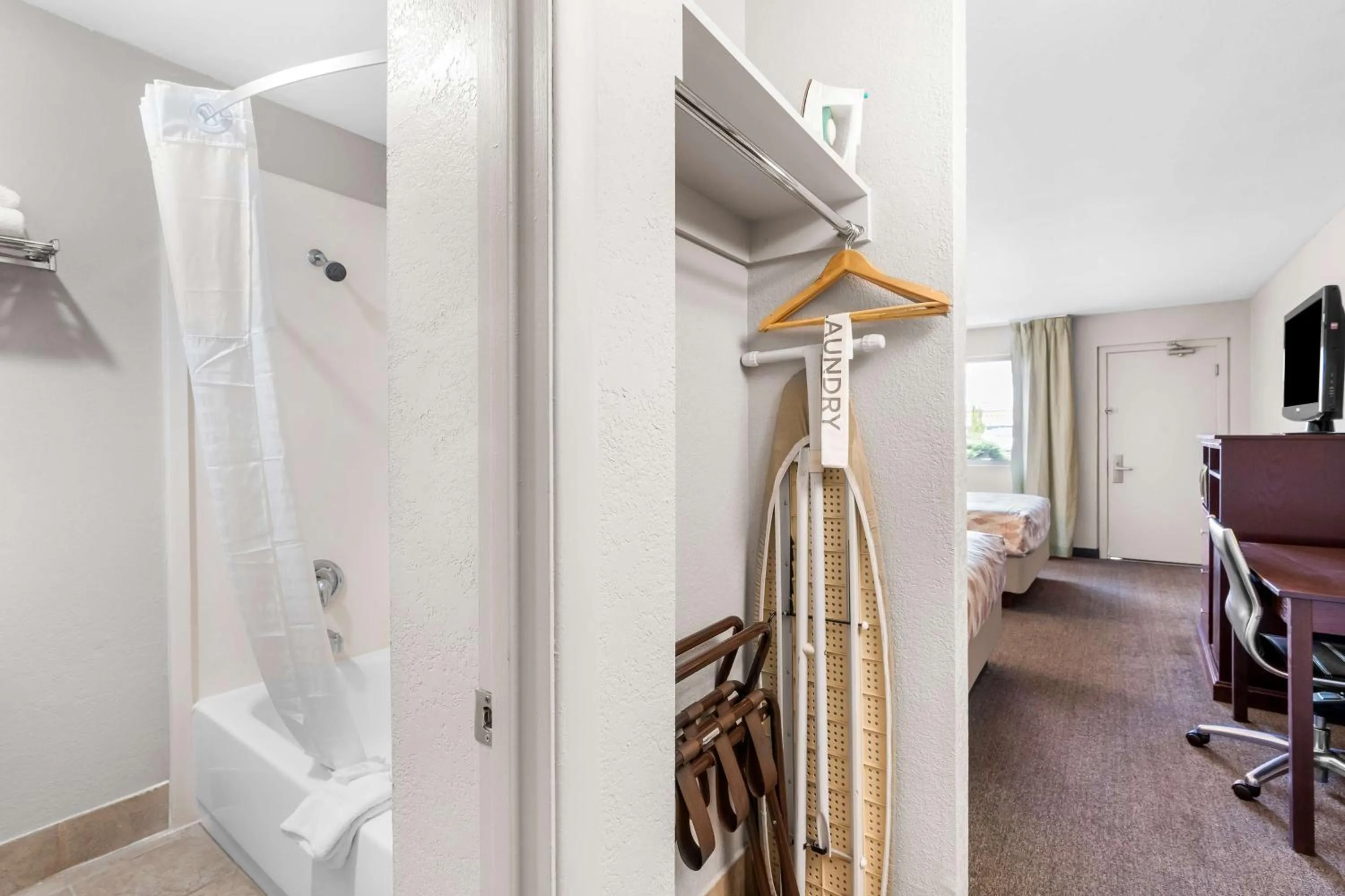 Bathroom in Americas Best Value Inn Yakima