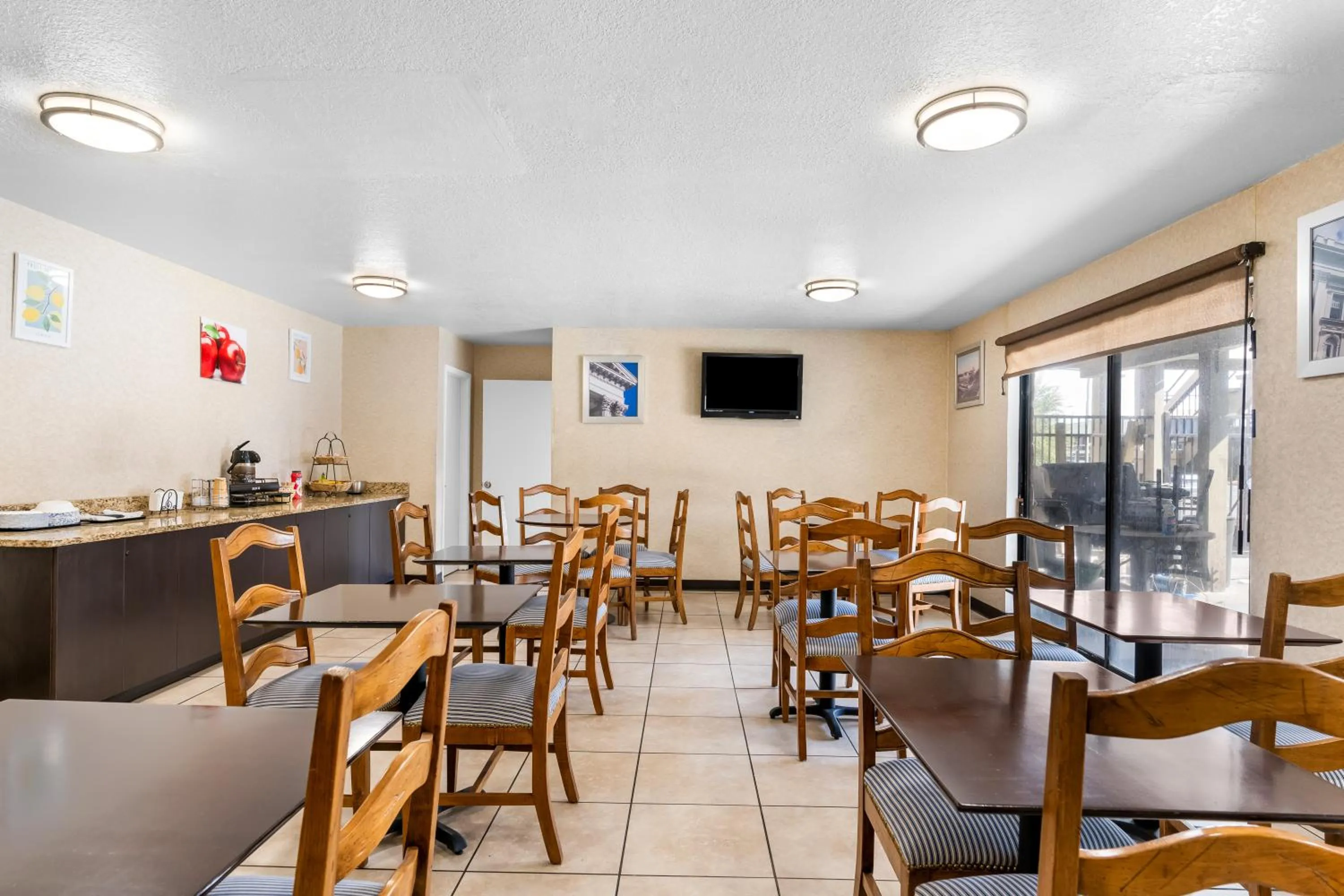 Restaurant/places to eat in Americas Best Value Inn Yakima