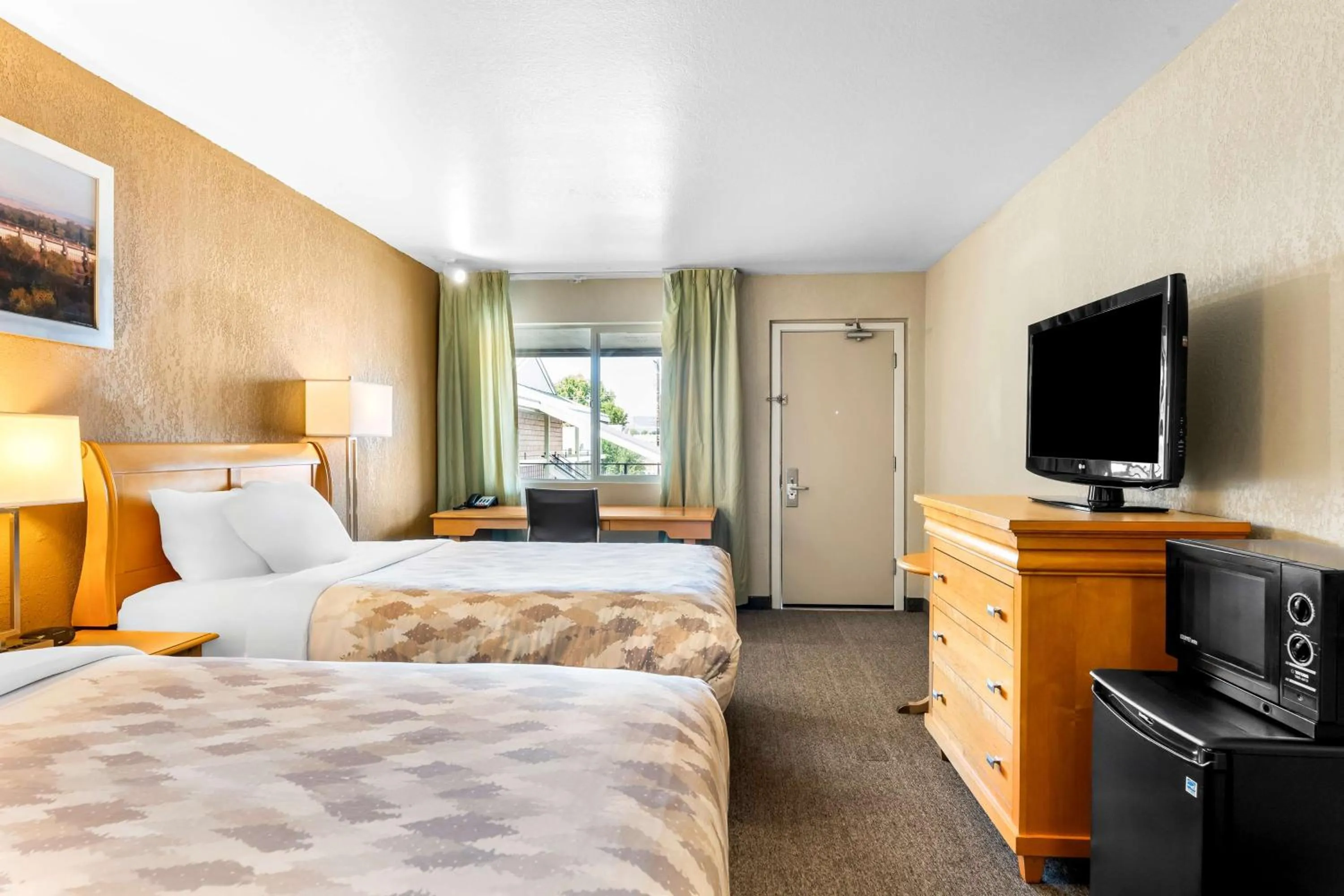 Bedroom in Americas Best Value Inn Yakima