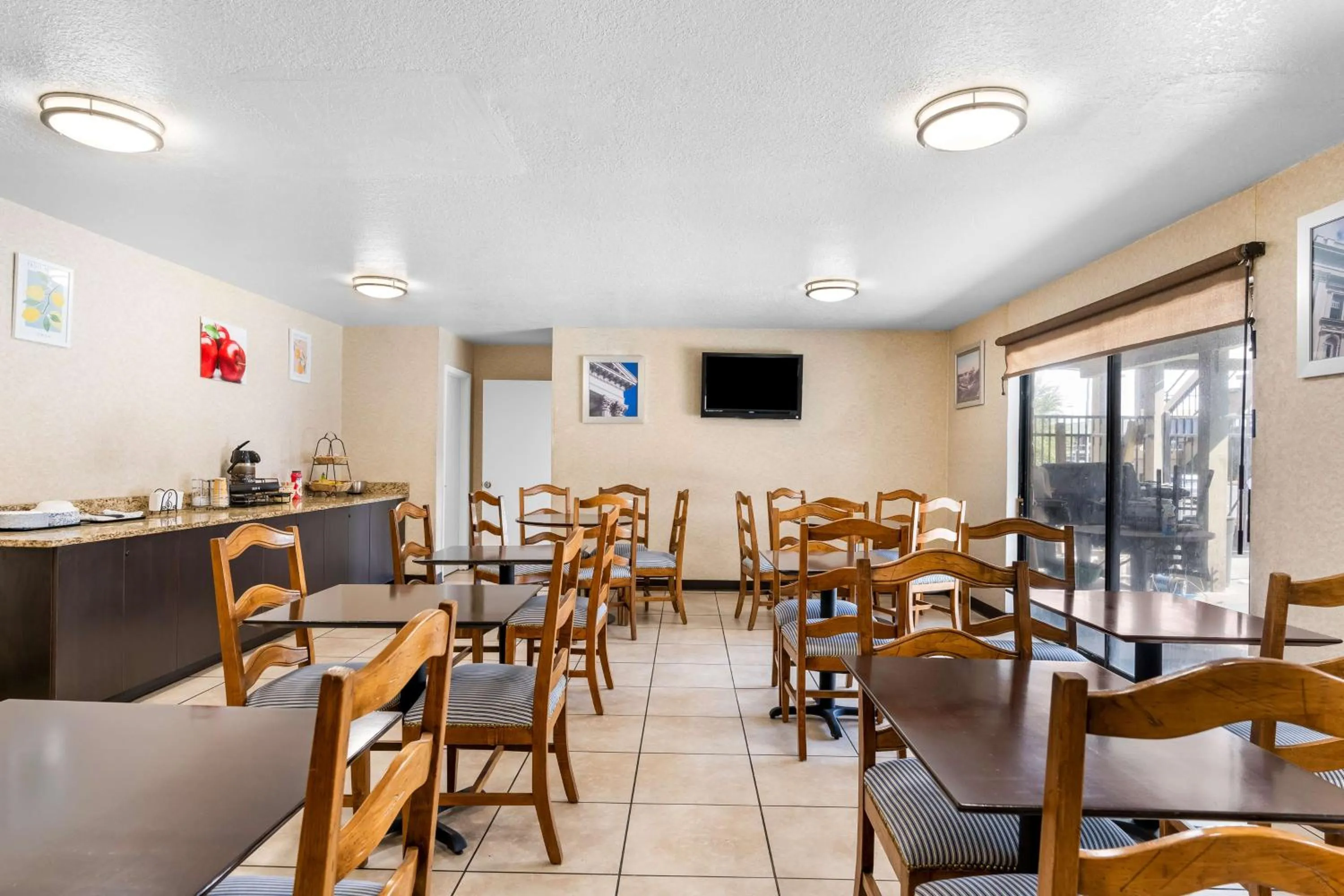 Restaurant/places to eat in Americas Best Value Inn Yakima