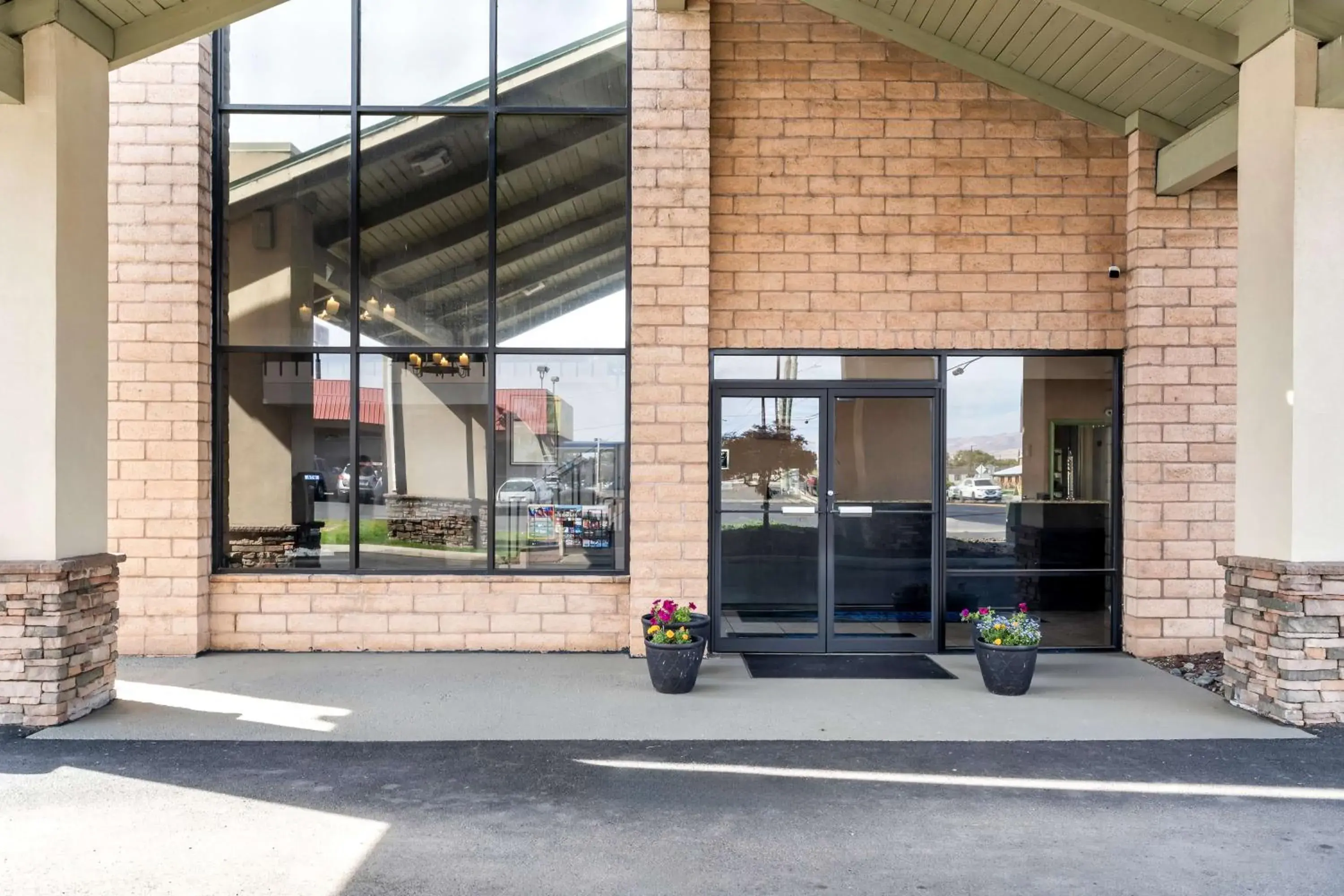 Property building in Americas Best Value Inn Yakima Property building in Americas Best Value Inn Yakima