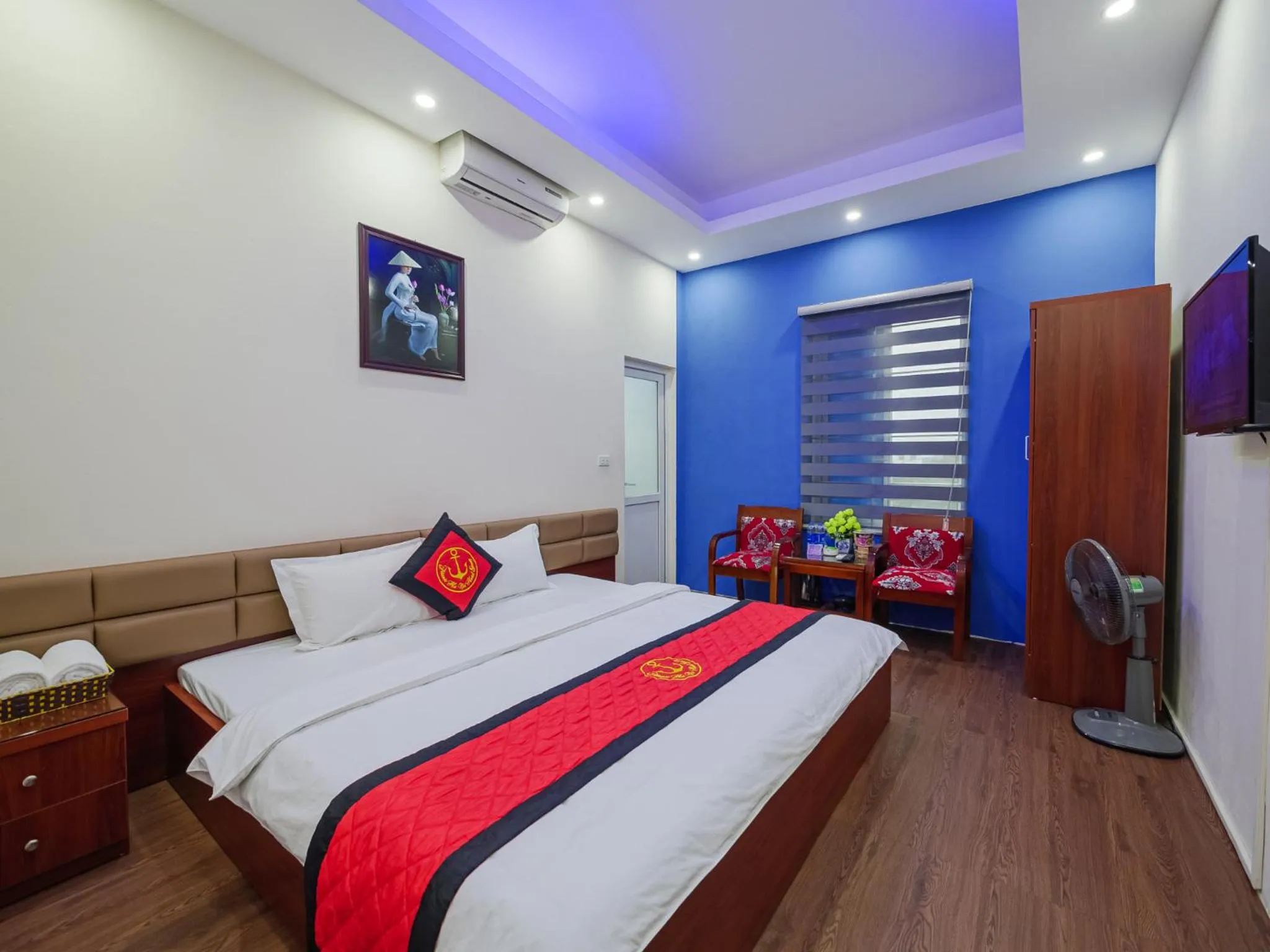 Photo of the whole room, Bed in TITANIC 3 HOTEL