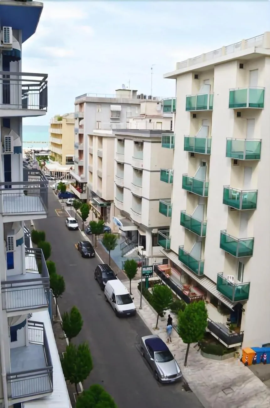 Hotel ARENA con Piscina