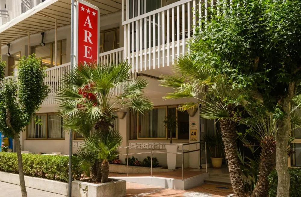 Hotel ARENA con Piscina