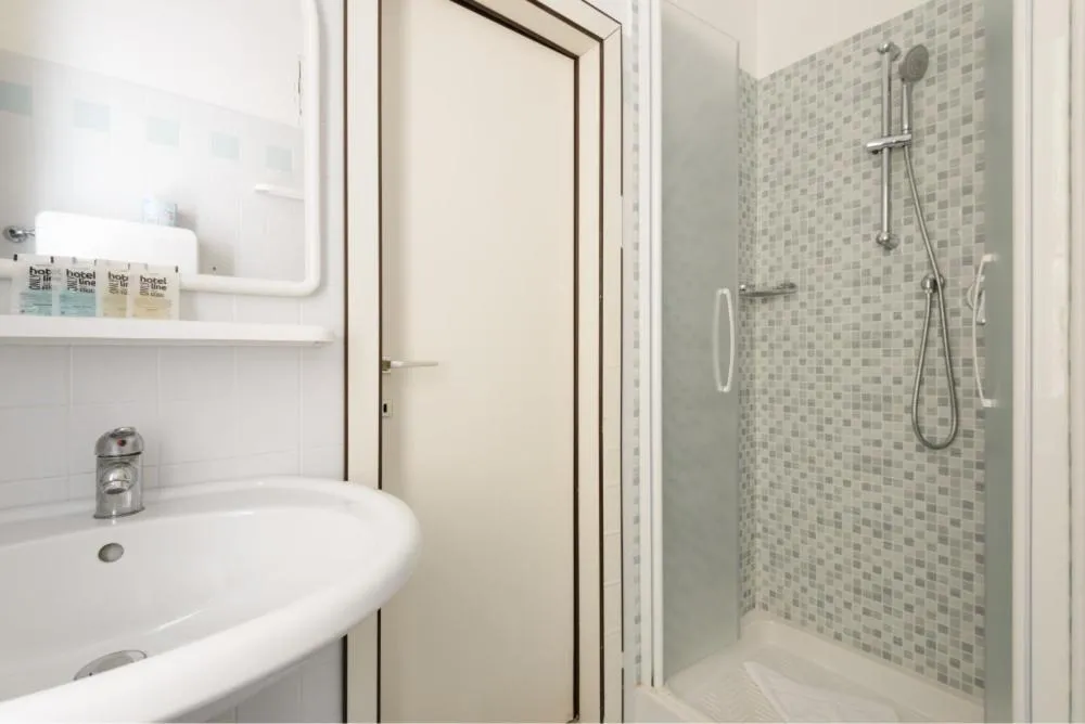 Hotel ARENA con Piscina