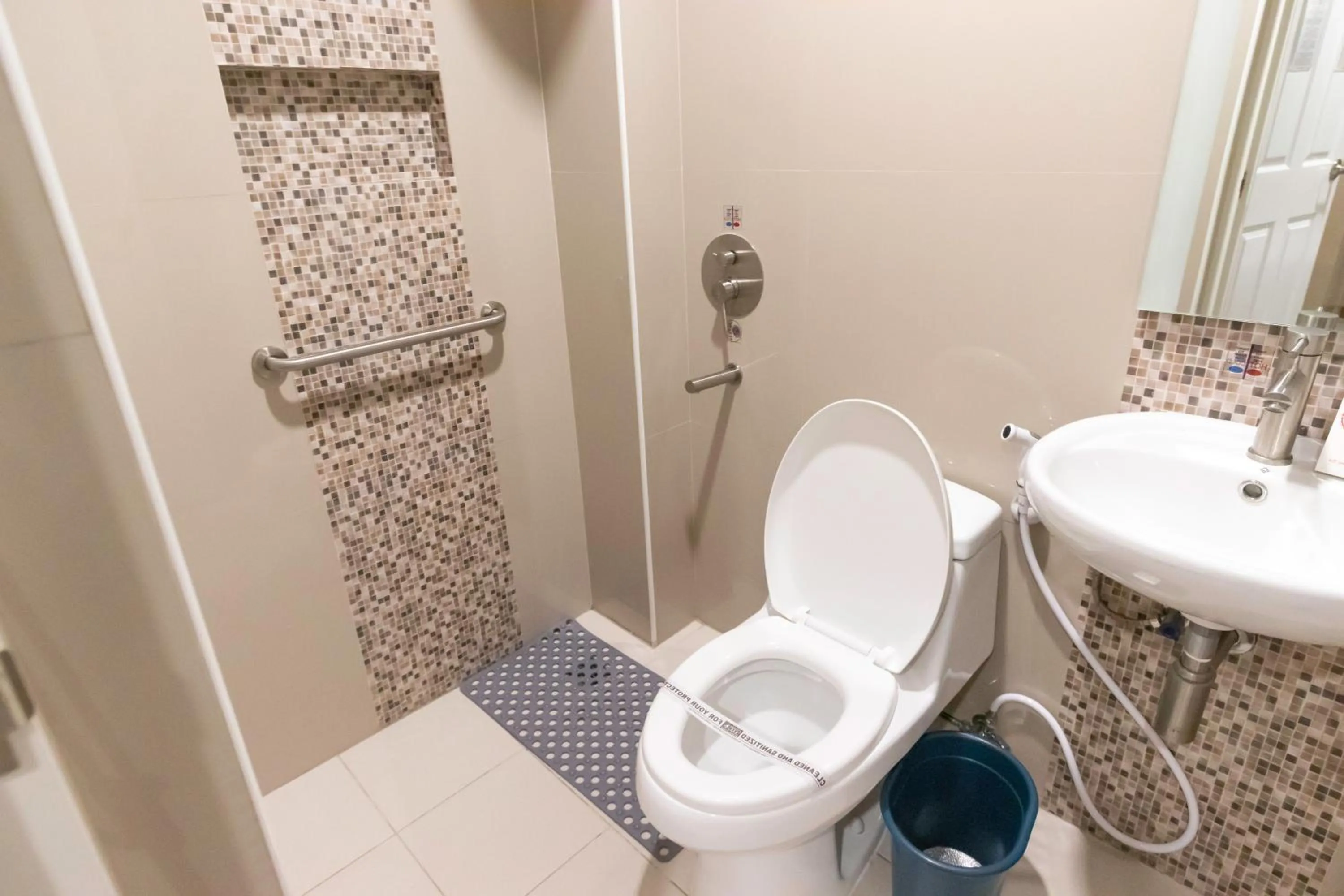 Bathroom in Hotel Sogo Fairview