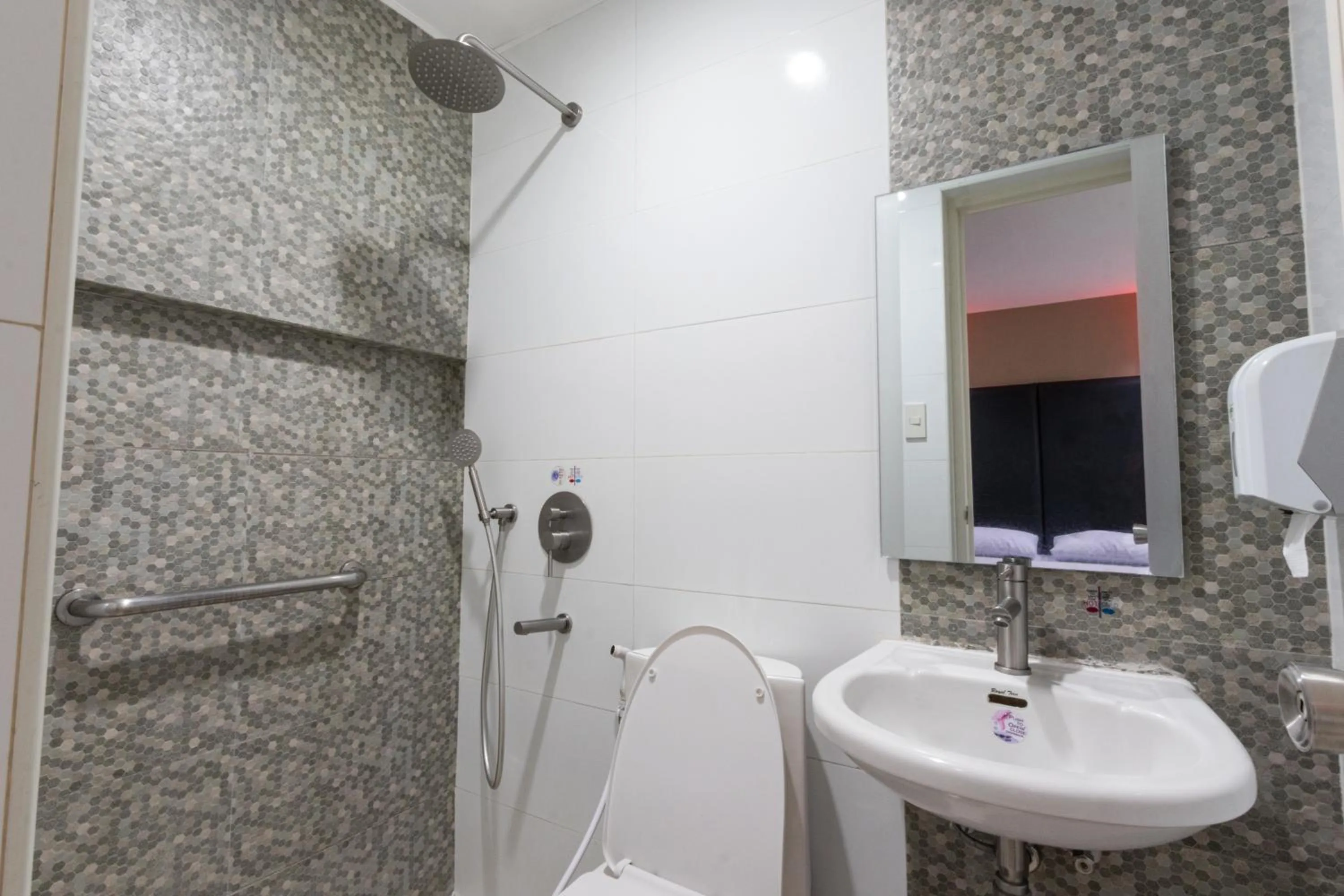 Bathroom in Hotel Sogo Santa Mesa