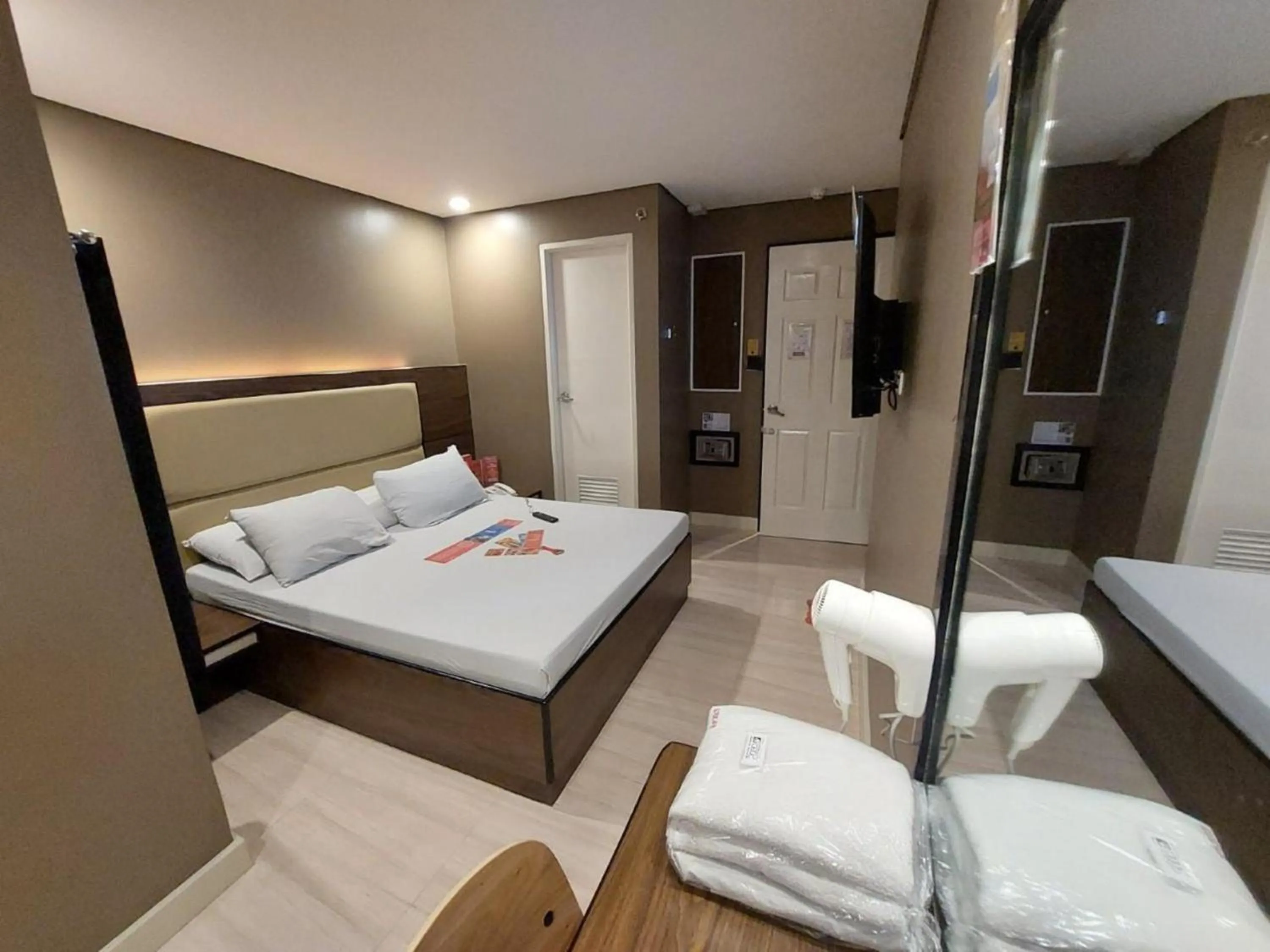 Bedroom, Bed in Hotel Sogo Timog 2