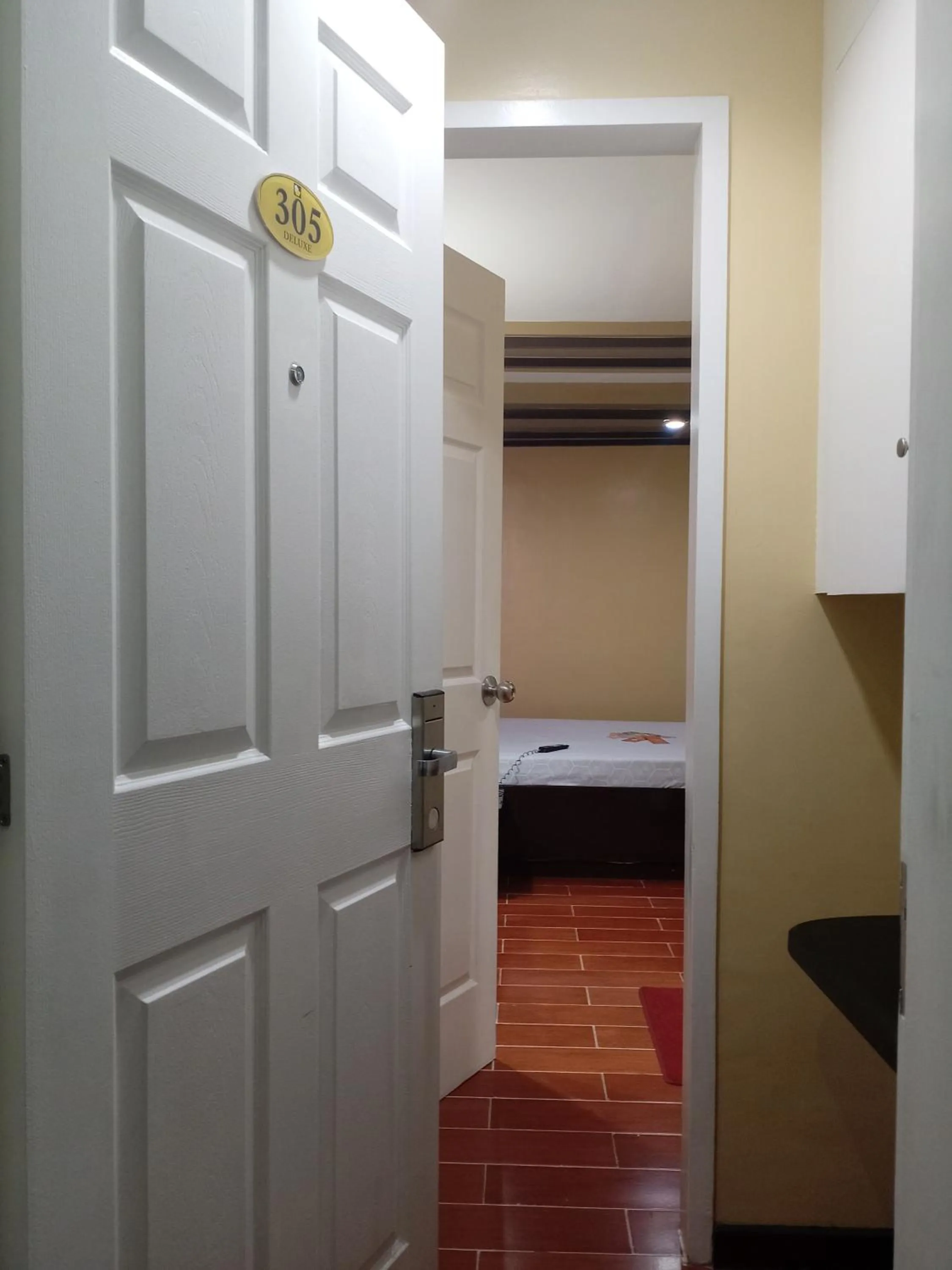 wardrobe, Bed in Hotel Sogo Edsa Taft