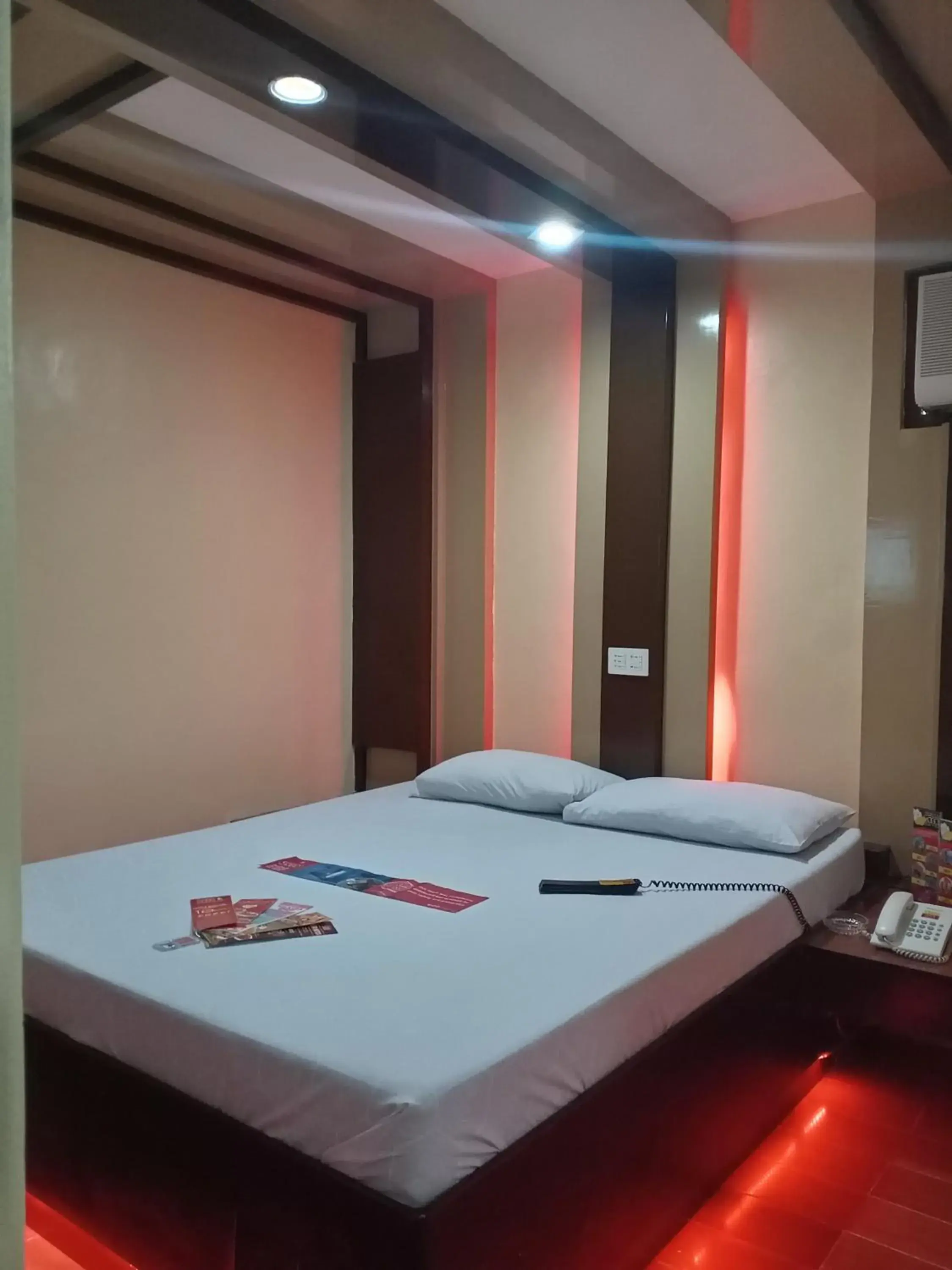 Bedroom, Bed in Hotel Sogo Edsa Taft Bedroom, Bed in Hotel Sogo Edsa Taft