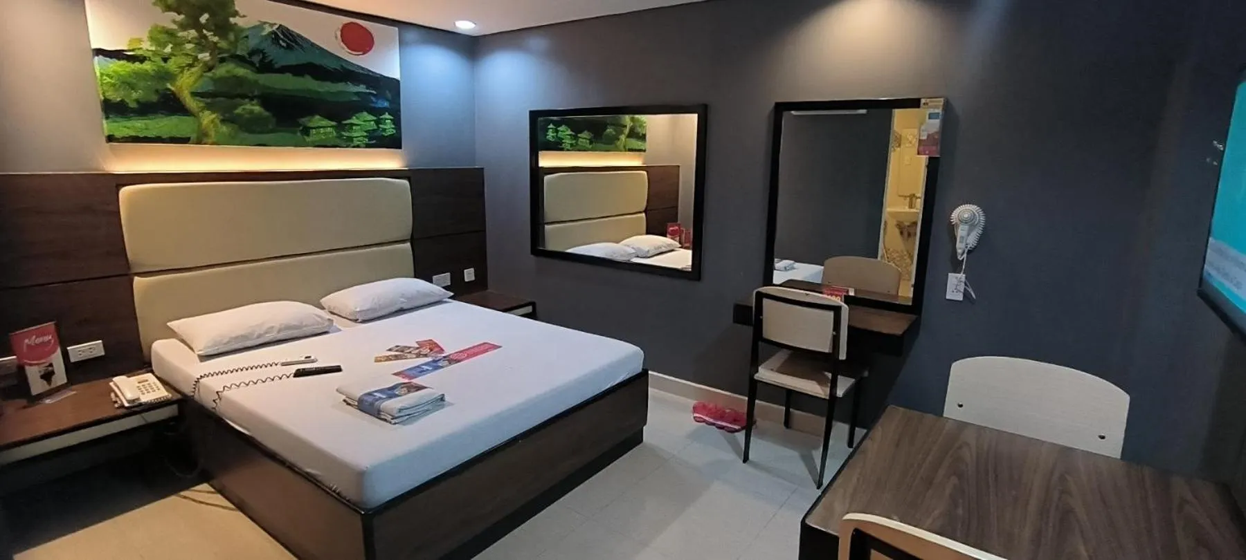 Photo of the whole room, Bed in Hotel Sogo Davao