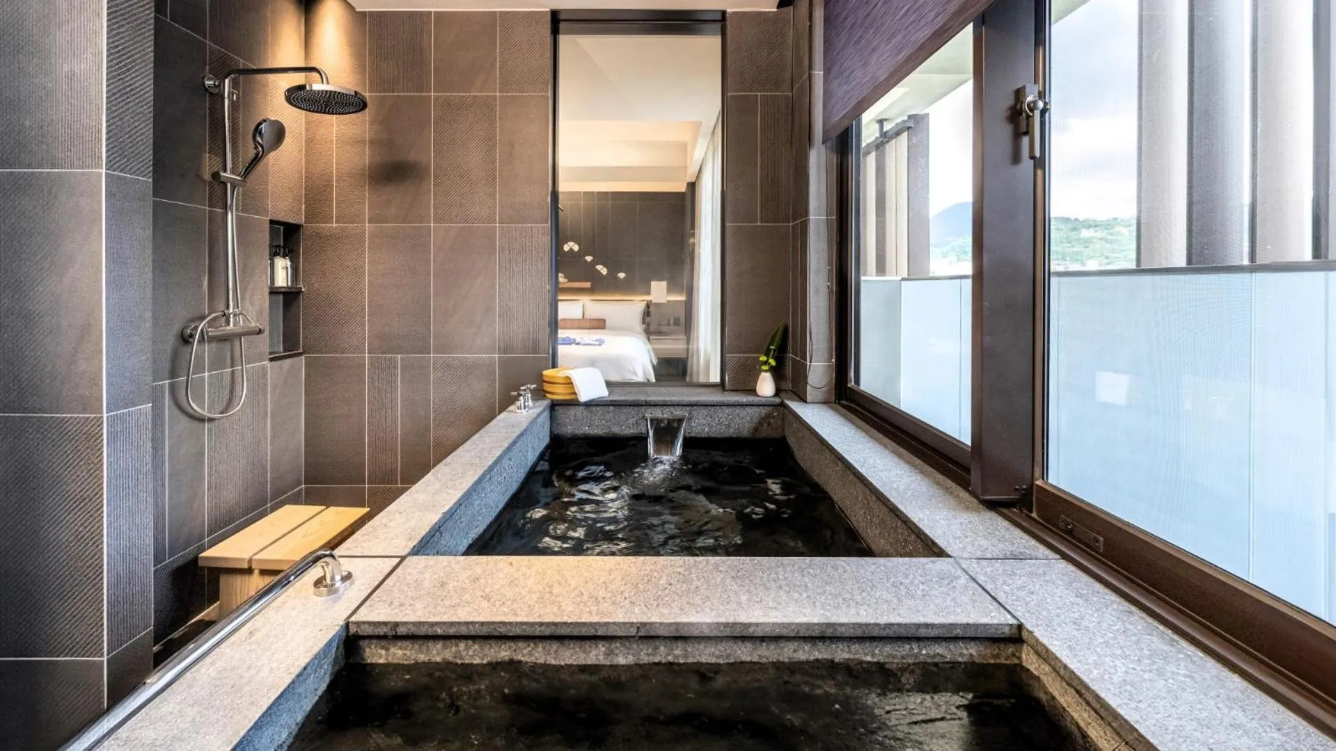 Hot Spring Bath in 北投晶泉丰旅 Wellspring by Silks Beitou