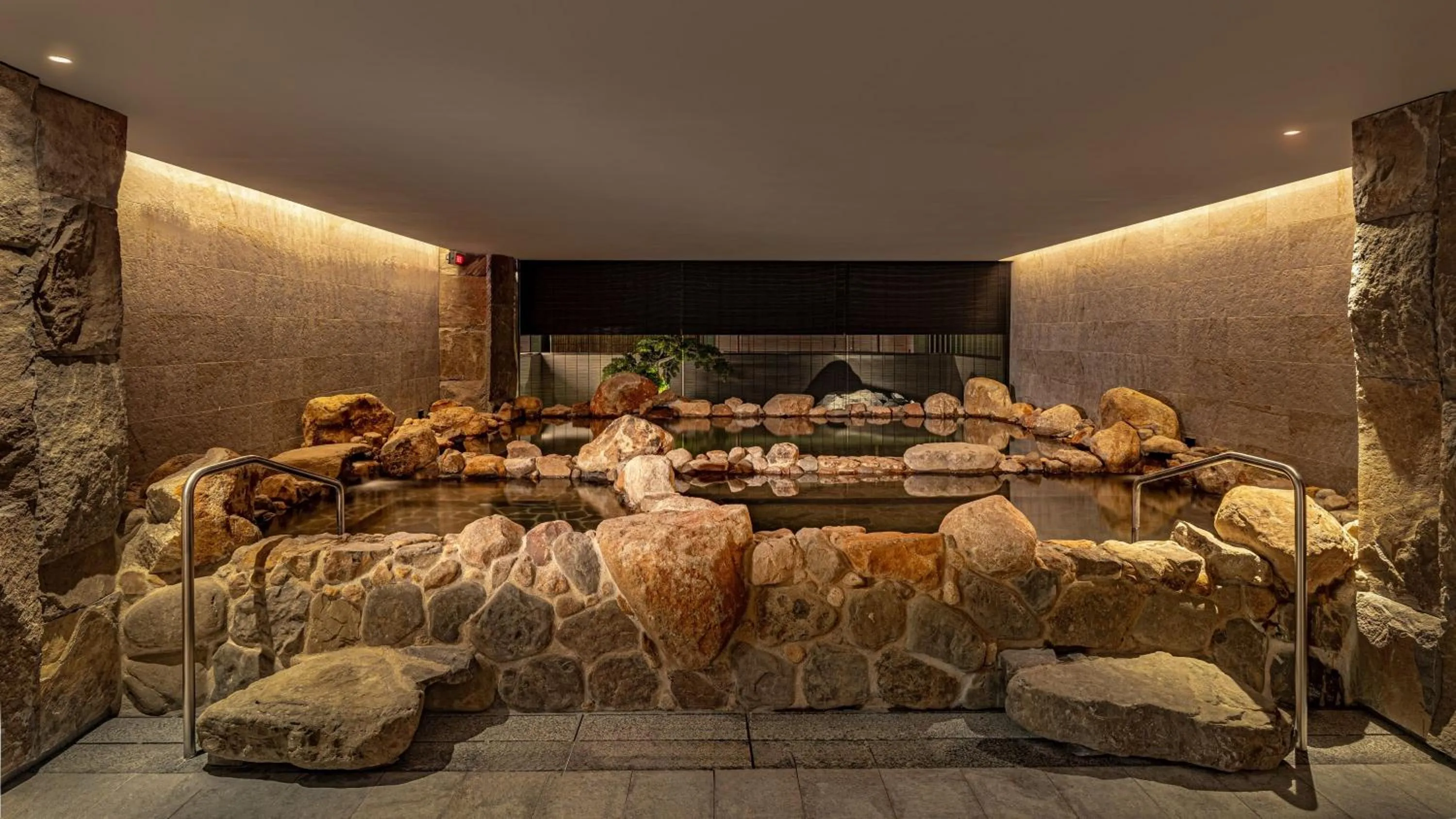 Hot Tub in 北投晶泉丰旅 Wellspring by Silks Beitou