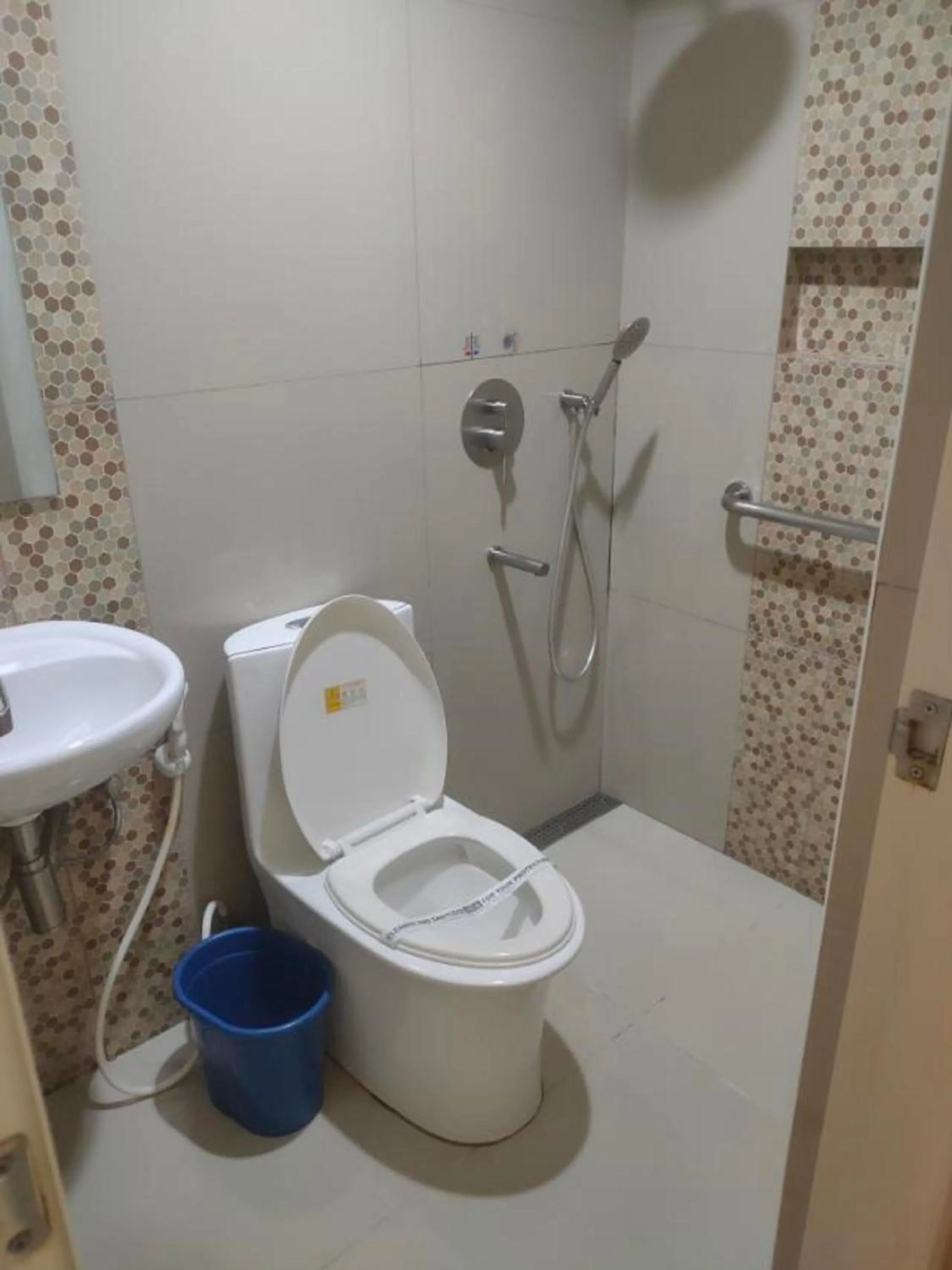 Bathroom in Hotel Sogo Macapagal