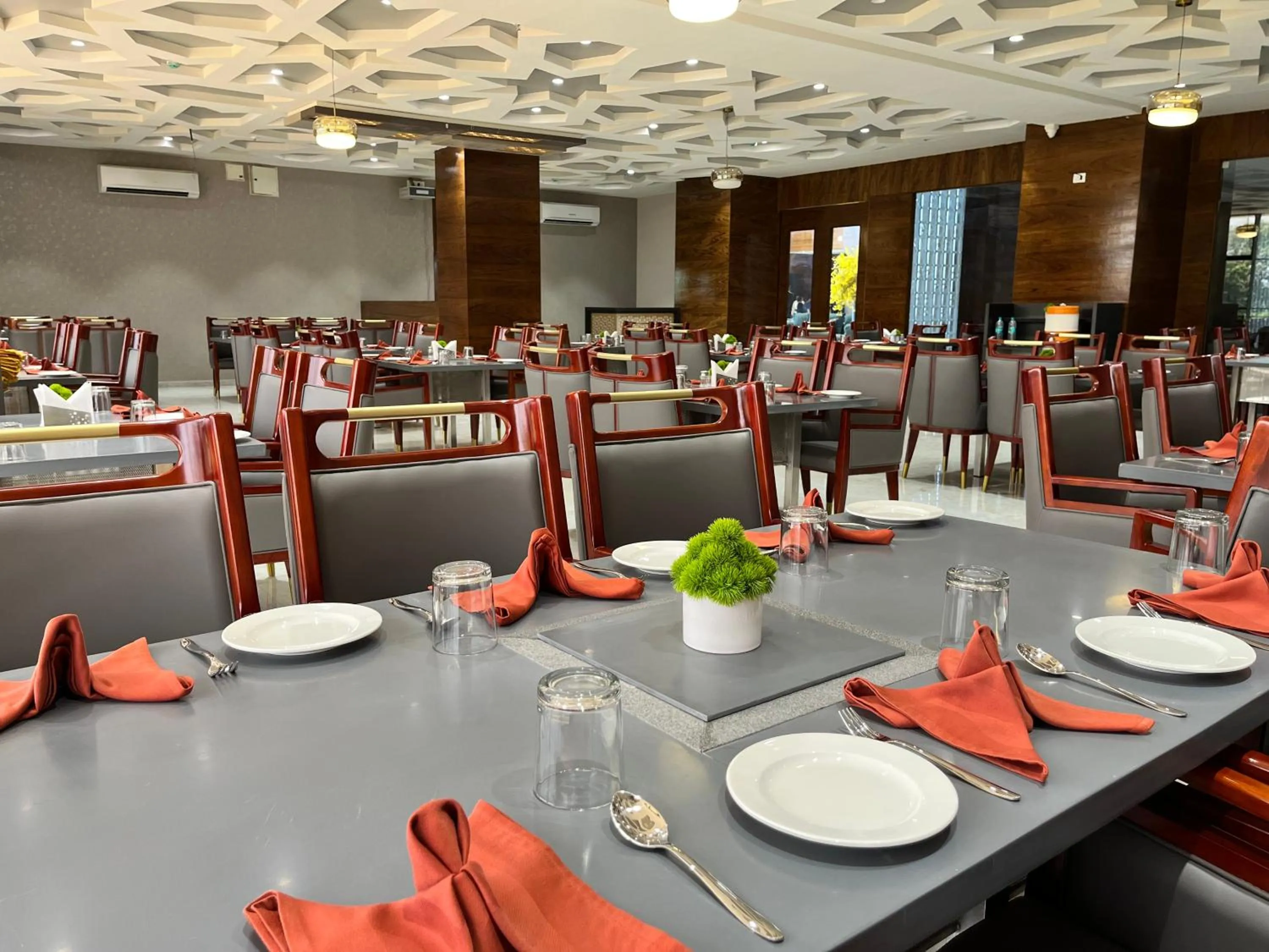 Restaurant/places to eat in VITS Satyajeet Karad