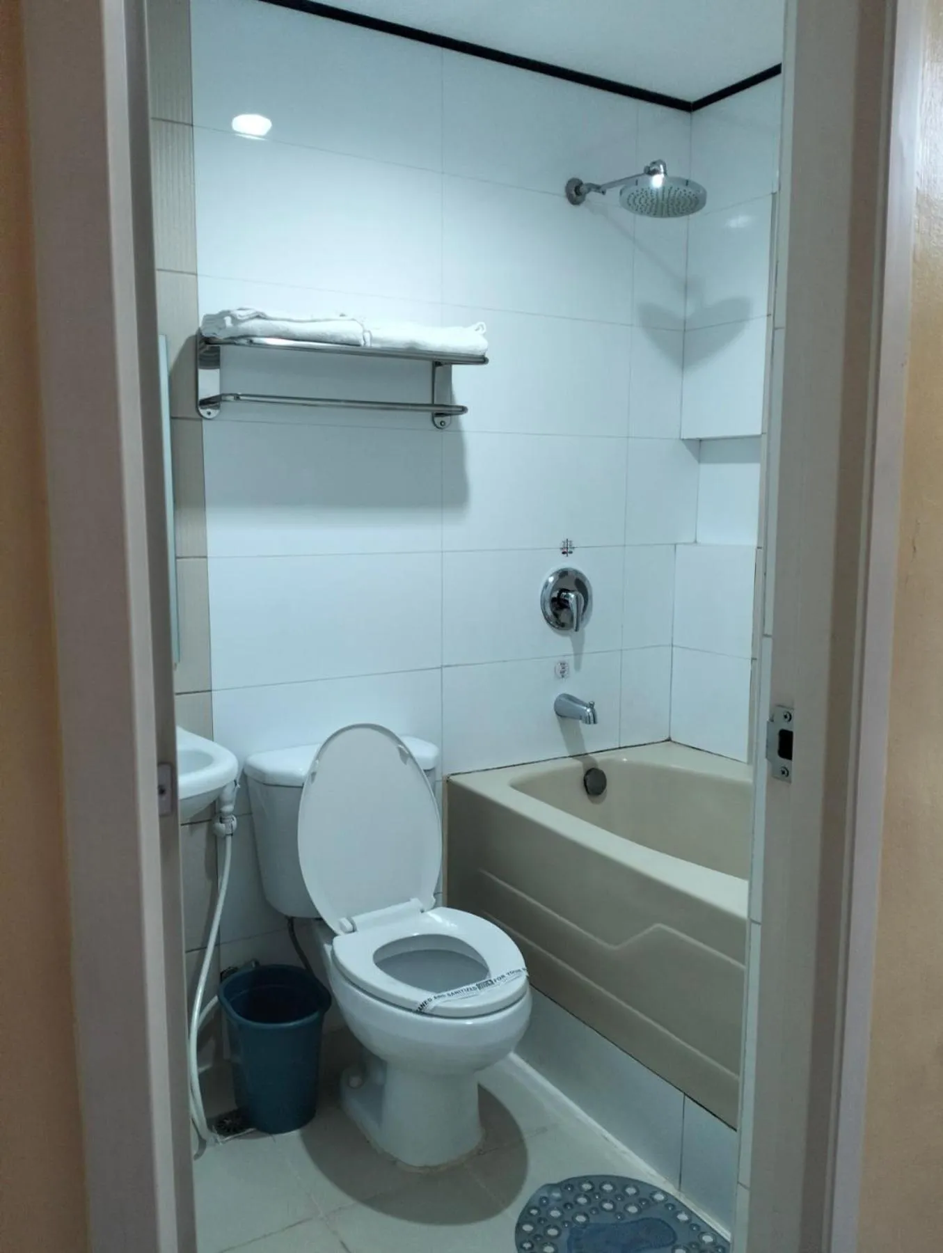 Bathroom in Hotel Sogo Roxas Blvd