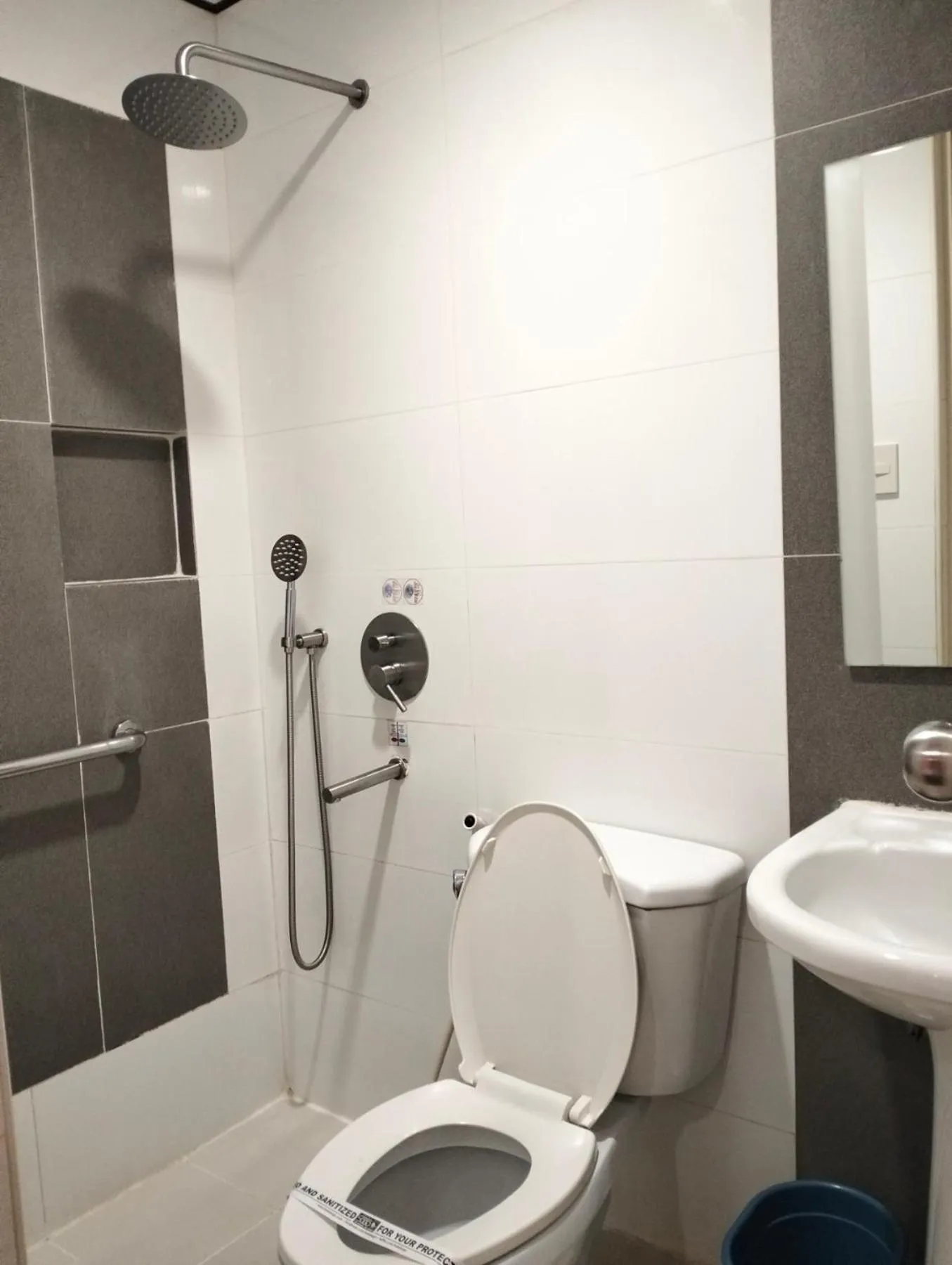 Bathroom in Hotel Sogo Roxas Blvd