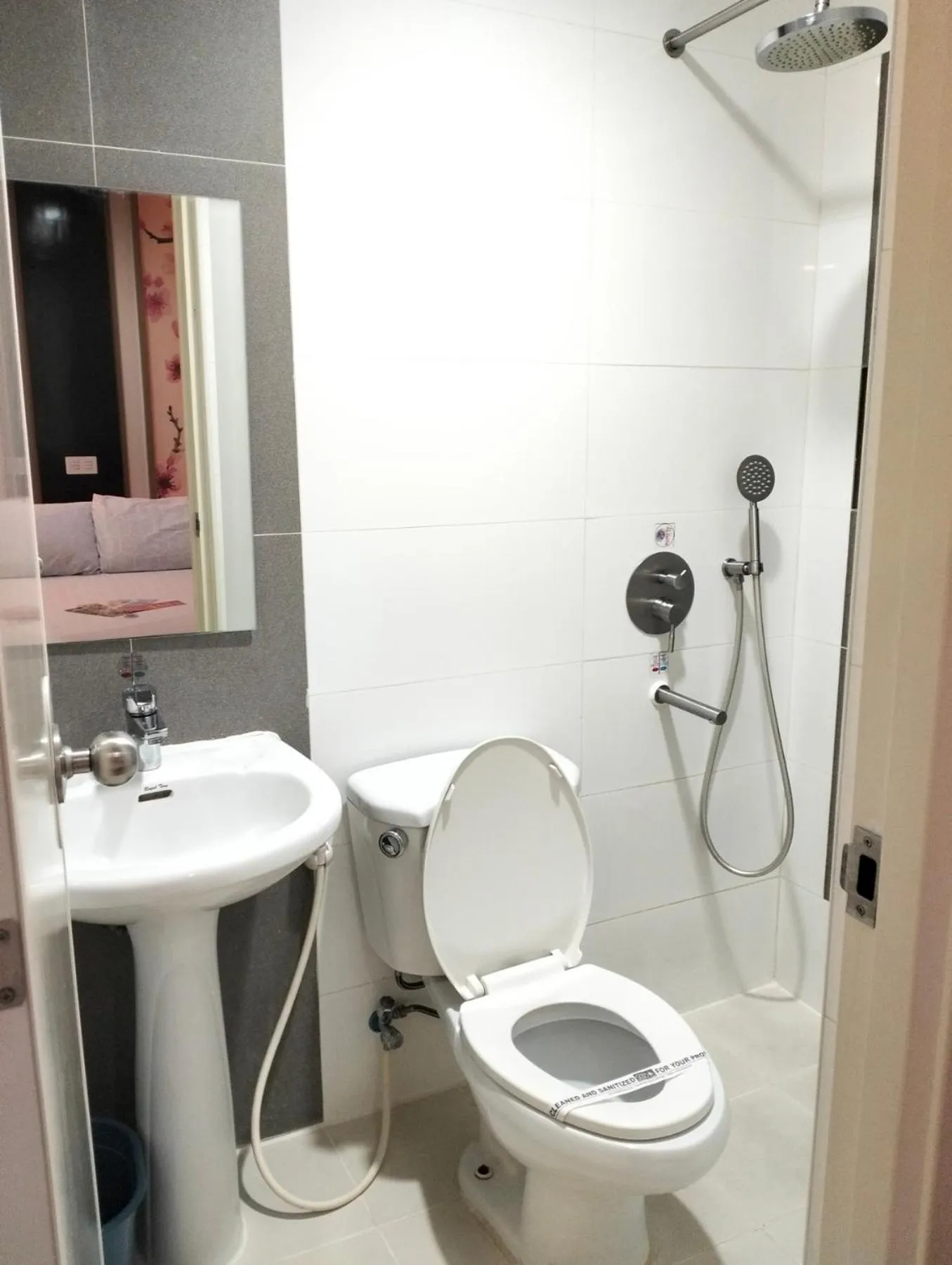 Shower in Hotel Sogo Roxas Blvd