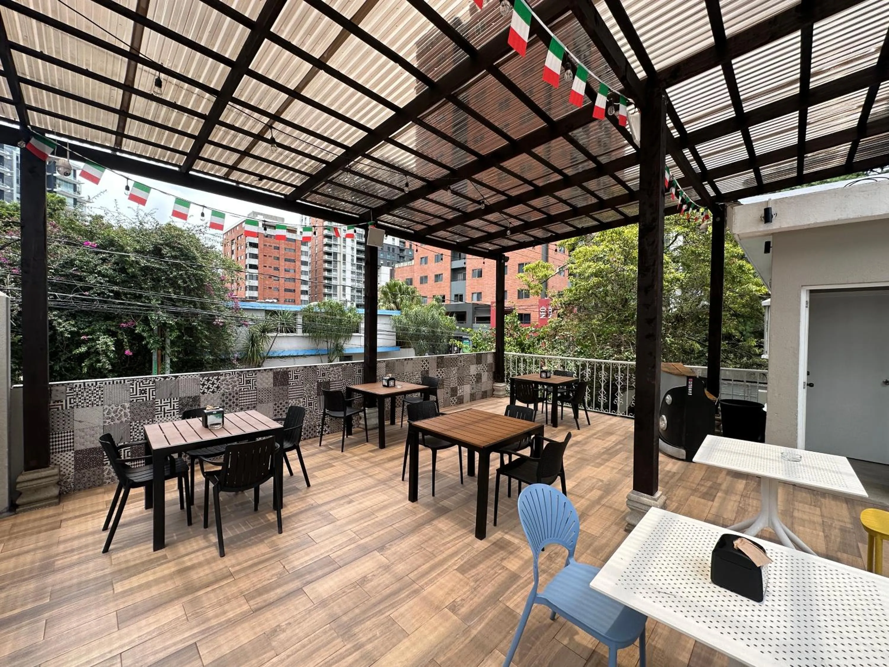 Restaurant/places to eat in Villa Sicilia