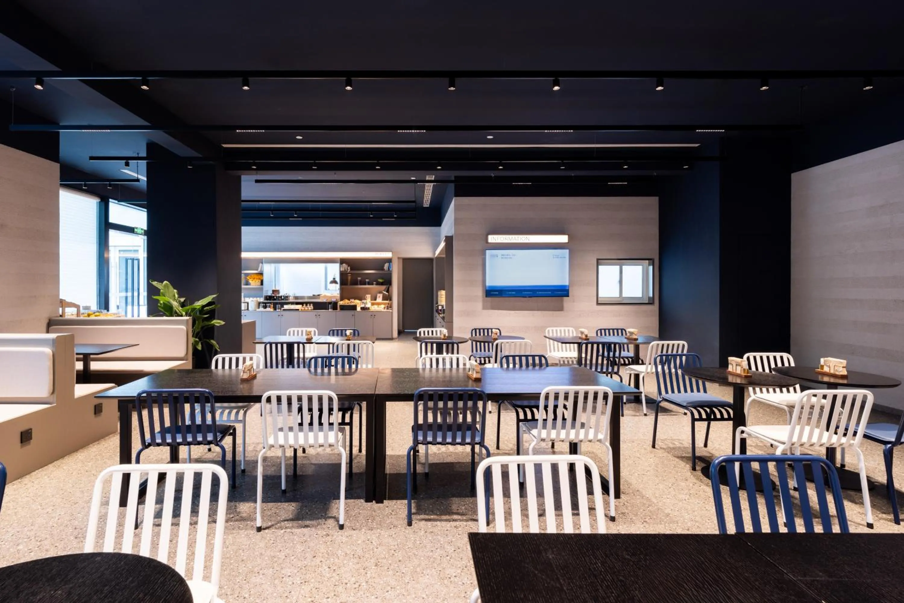 Restaurant/places to eat in Atour Light Hotel Shanghai Daning International Shibei High-tech Park