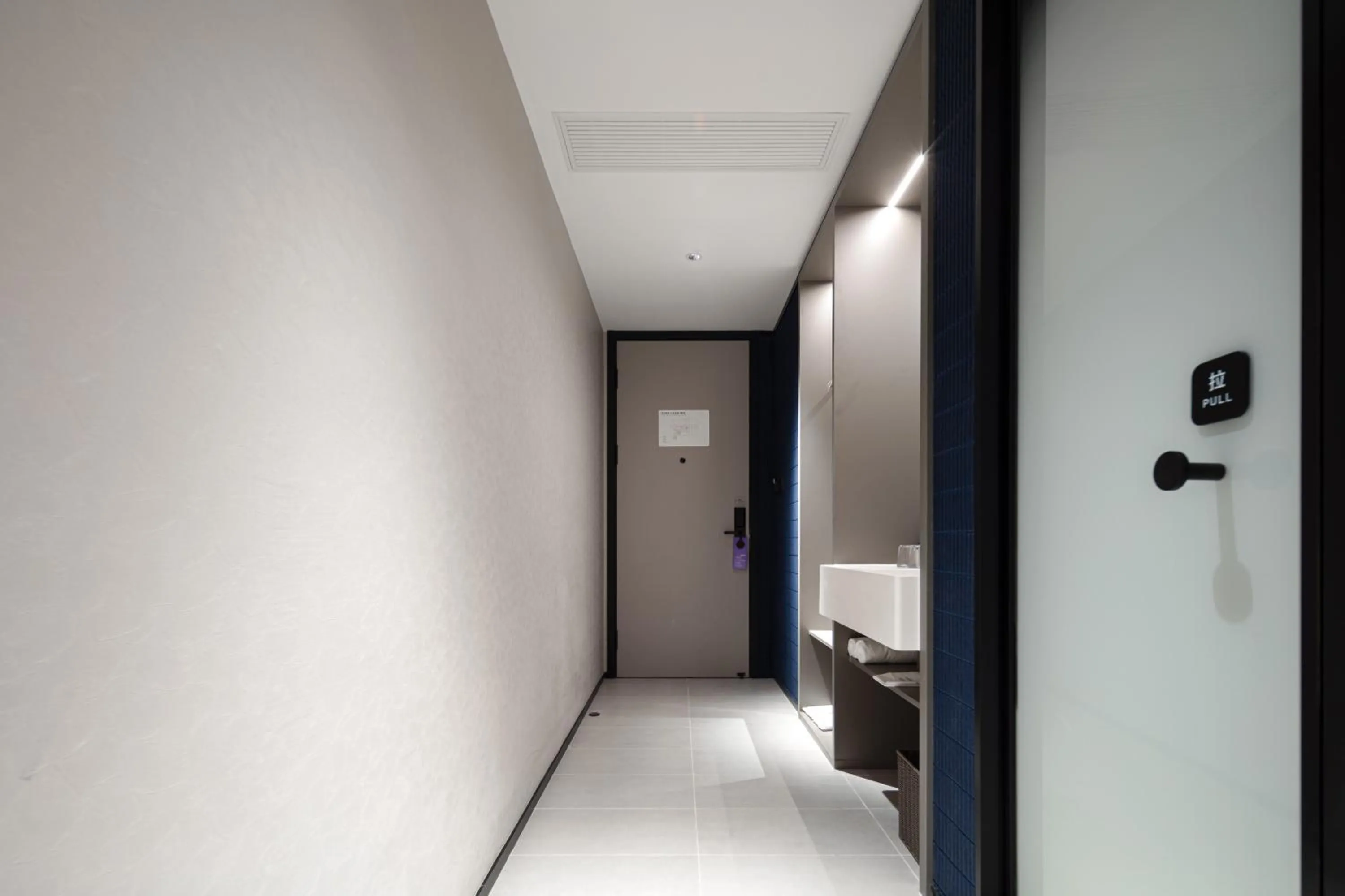 Photo of the whole room, Bed in Atour Light Hotel Shanghai Daning International Shibei High-tech Park
