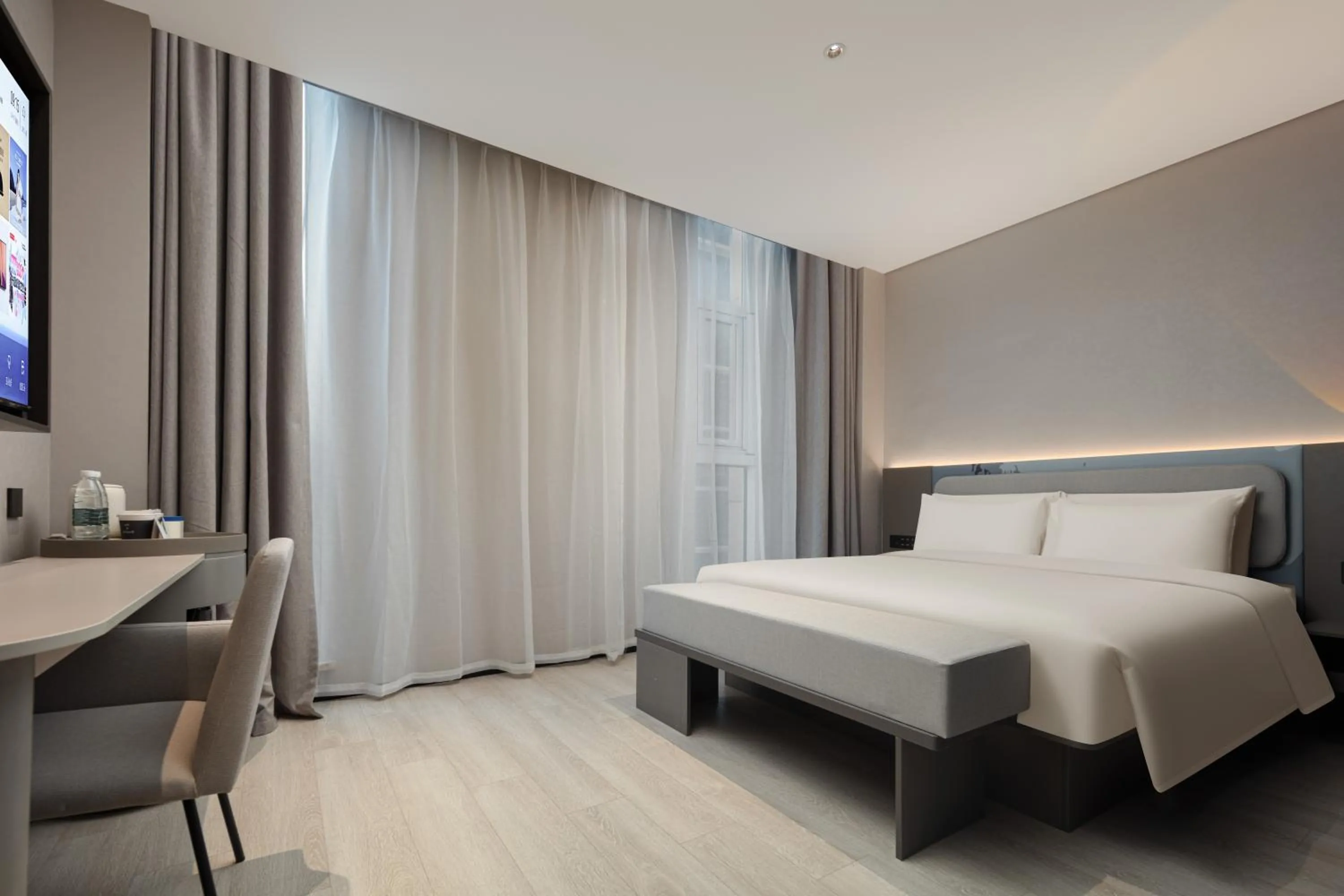 Photo of the whole room, Bed in Atour Light Hotel Shanghai Daning International Shibei High-tech Park