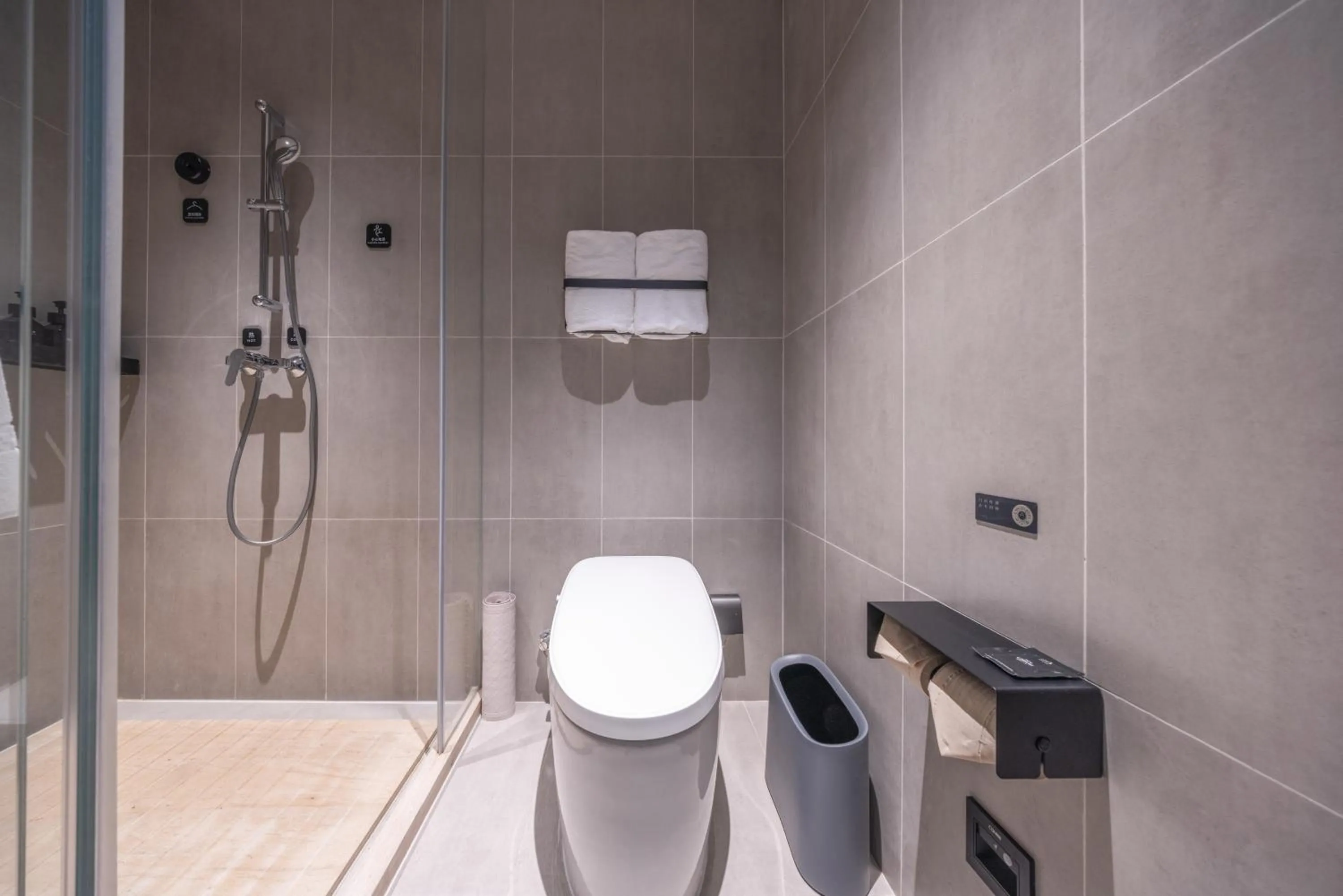 Shower in Atour Light Hotel Shanghai Daning International Shibei High-tech Park