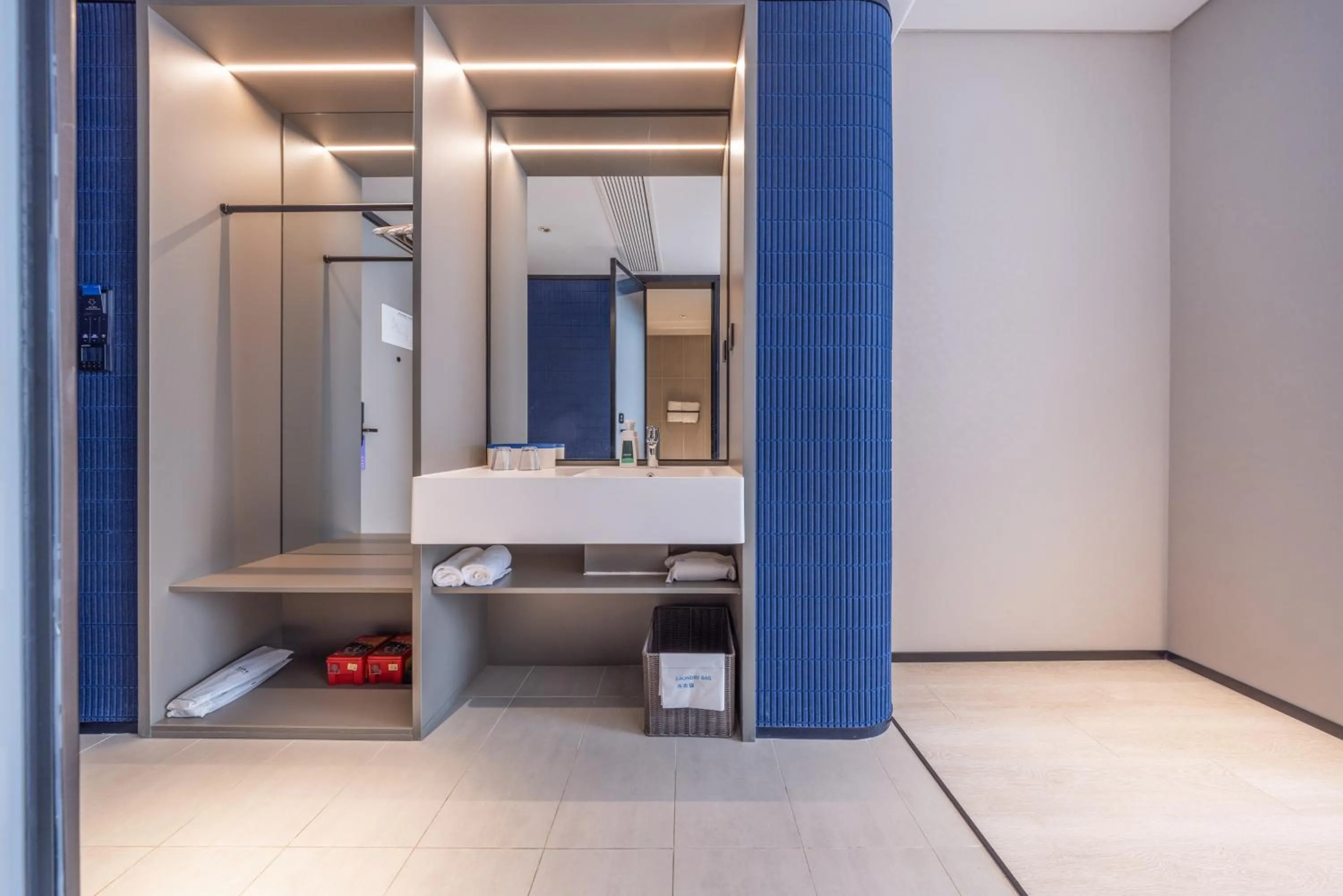 Atour Light Hotel Shanghai Daning International Shibei High-tech Park