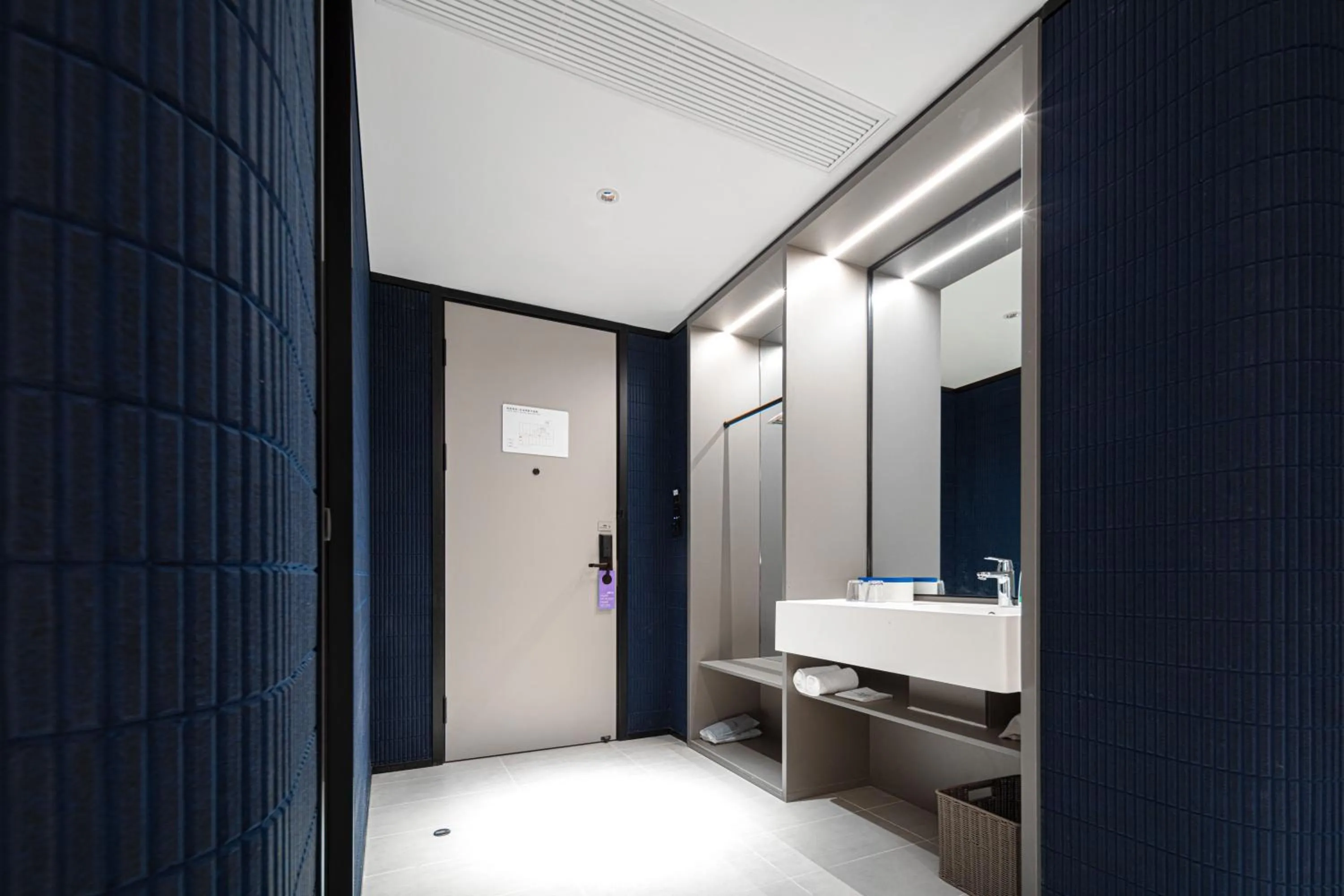 Atour Light Hotel Shanghai Daning International Shibei High-tech Park