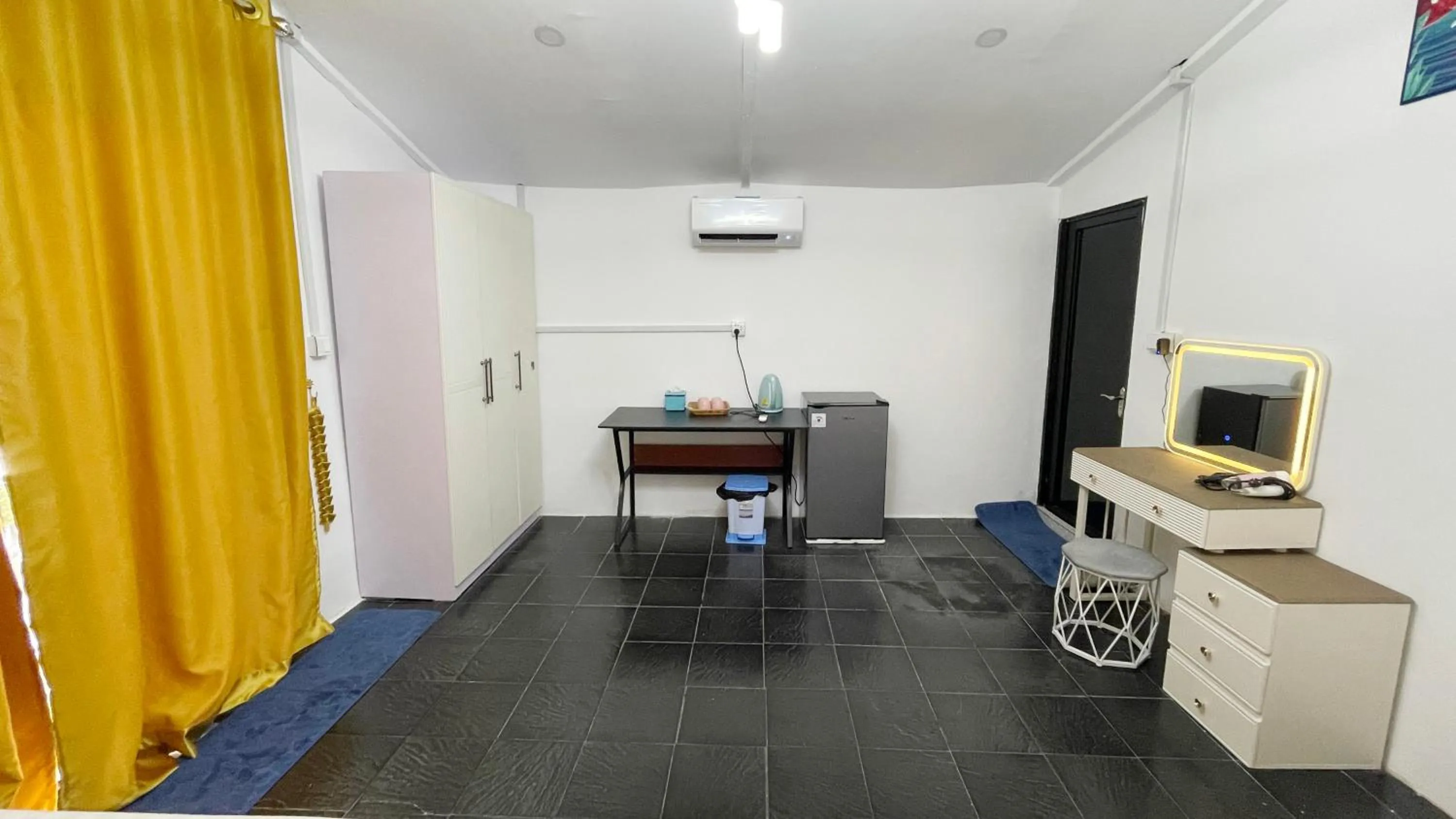 hair dresser in Koh Rong Beach Hostel and Bungalows