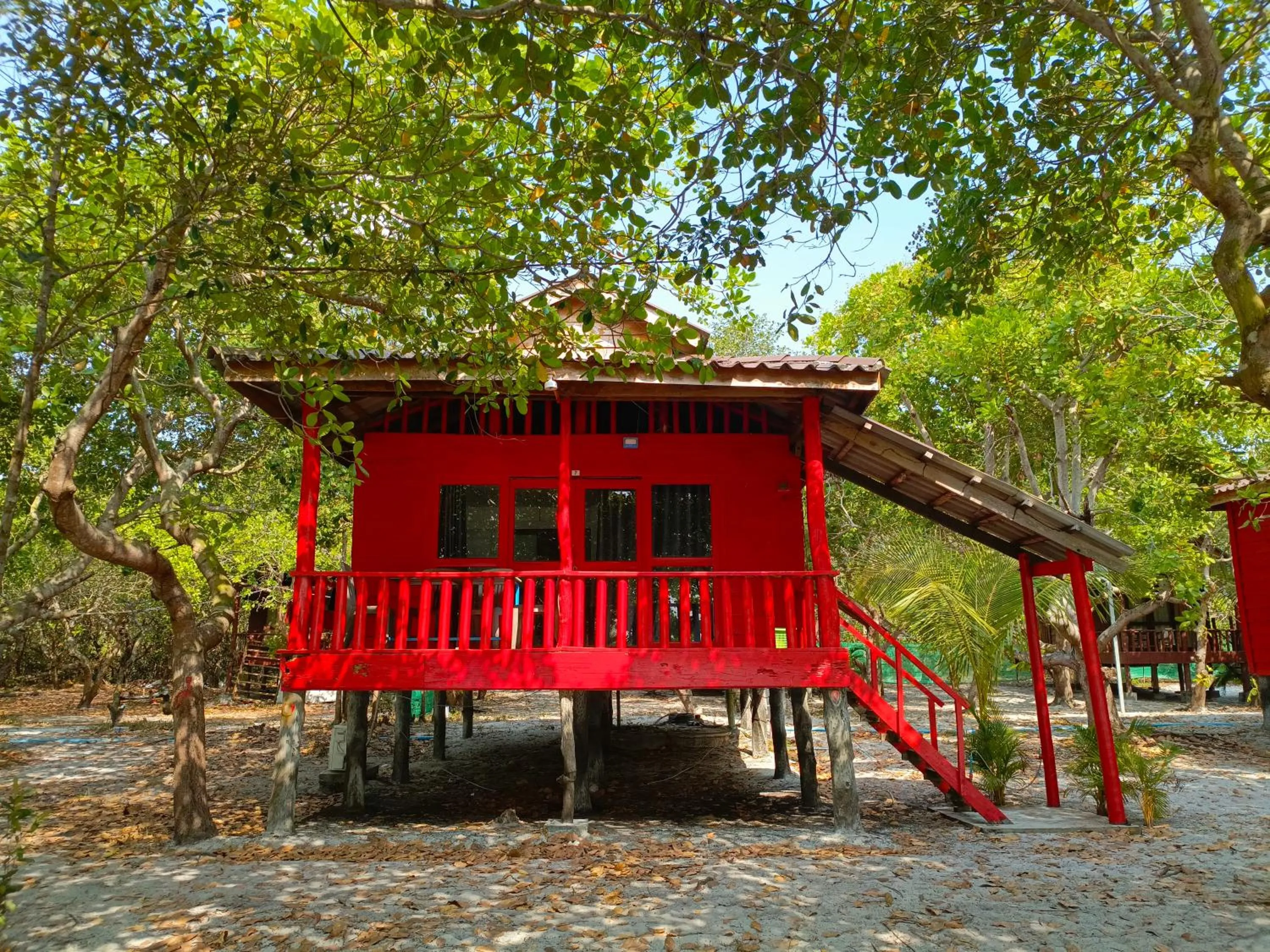 Property building in Koh Rong Beach Hostel and Bungalows