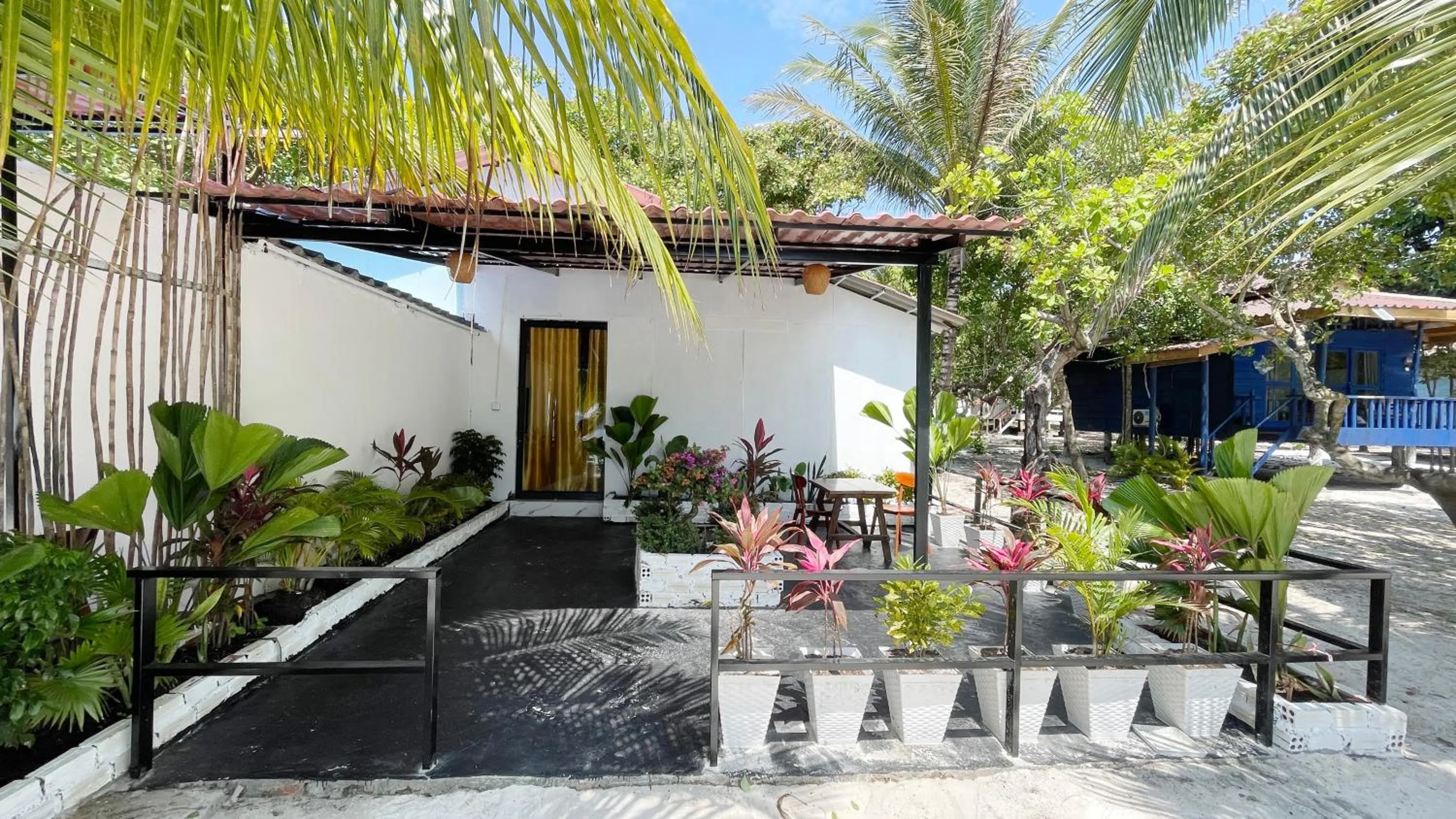 Facade/entrance in Koh Rong Beach Hostel and Bungalows