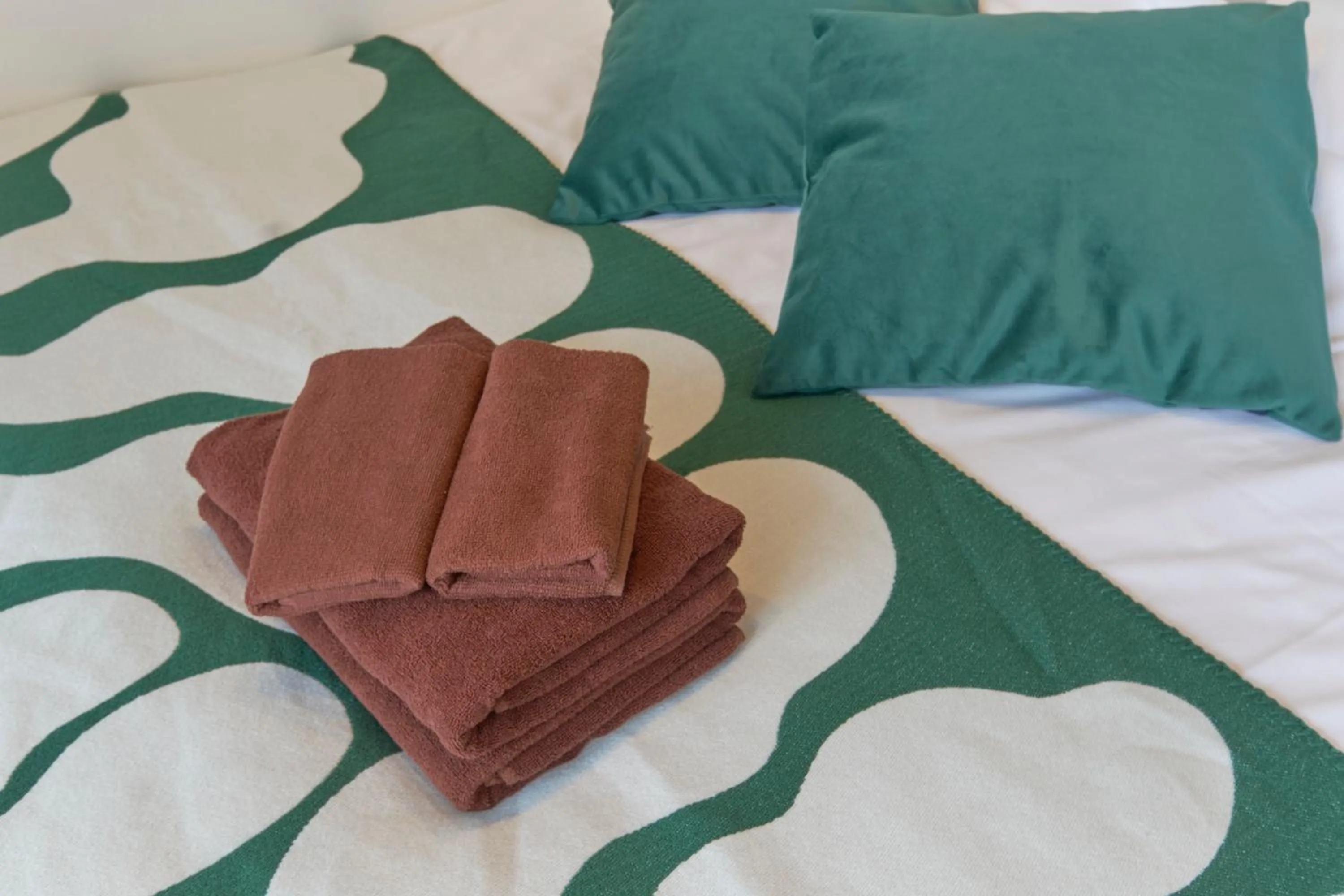 Bed in MATSUMIZAKA Hill by Tranova