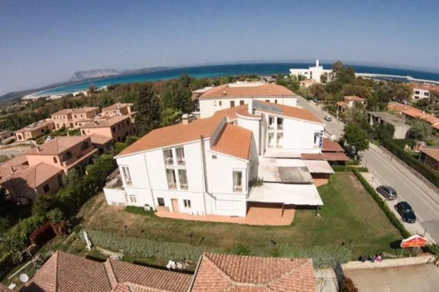 HOTEL Al FARO , SPIAGGIA LA CINTA ,SAN TEODORO
