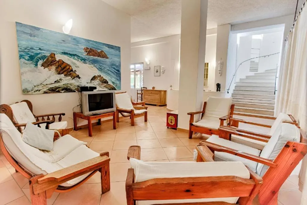 HOTEL Al FARO , SPIAGGIA LA CINTA ,SAN TEODORO