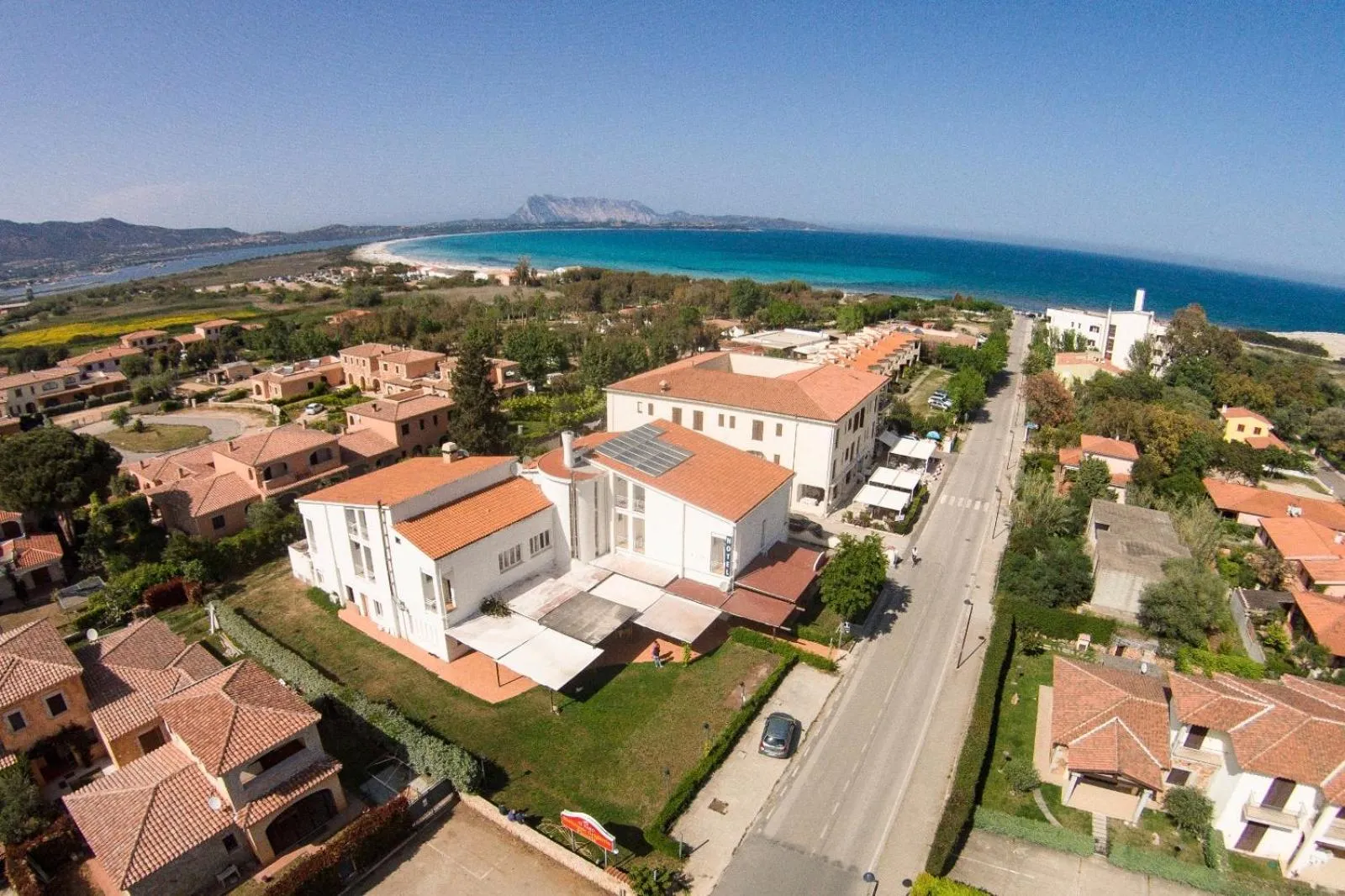 HOTEL Al FARO , SPIAGGIA LA CINTA ,SAN TEODORO