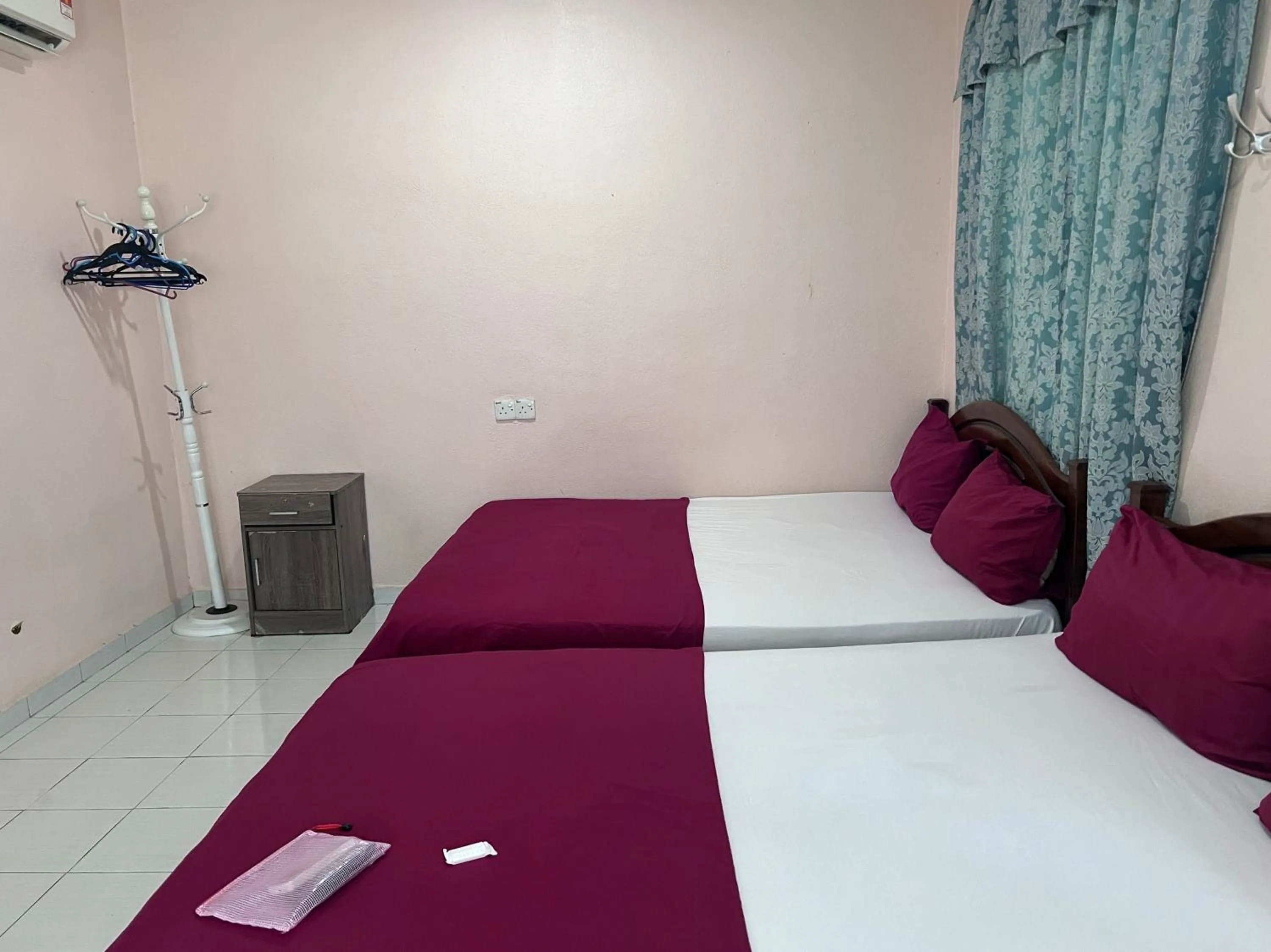 Bedroom in OYO 90981 Chenang Rest House 1