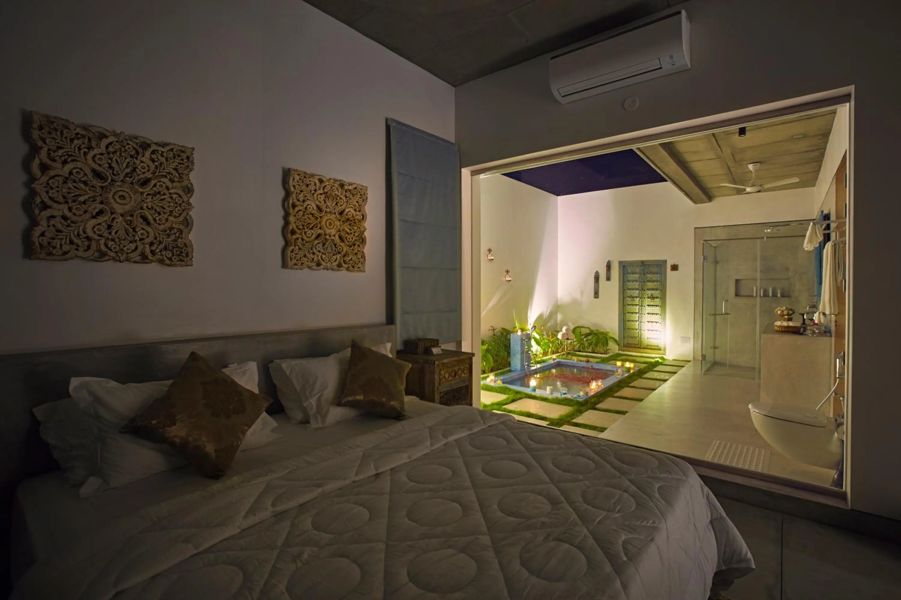 Bathroom, Bed in Manna Villa