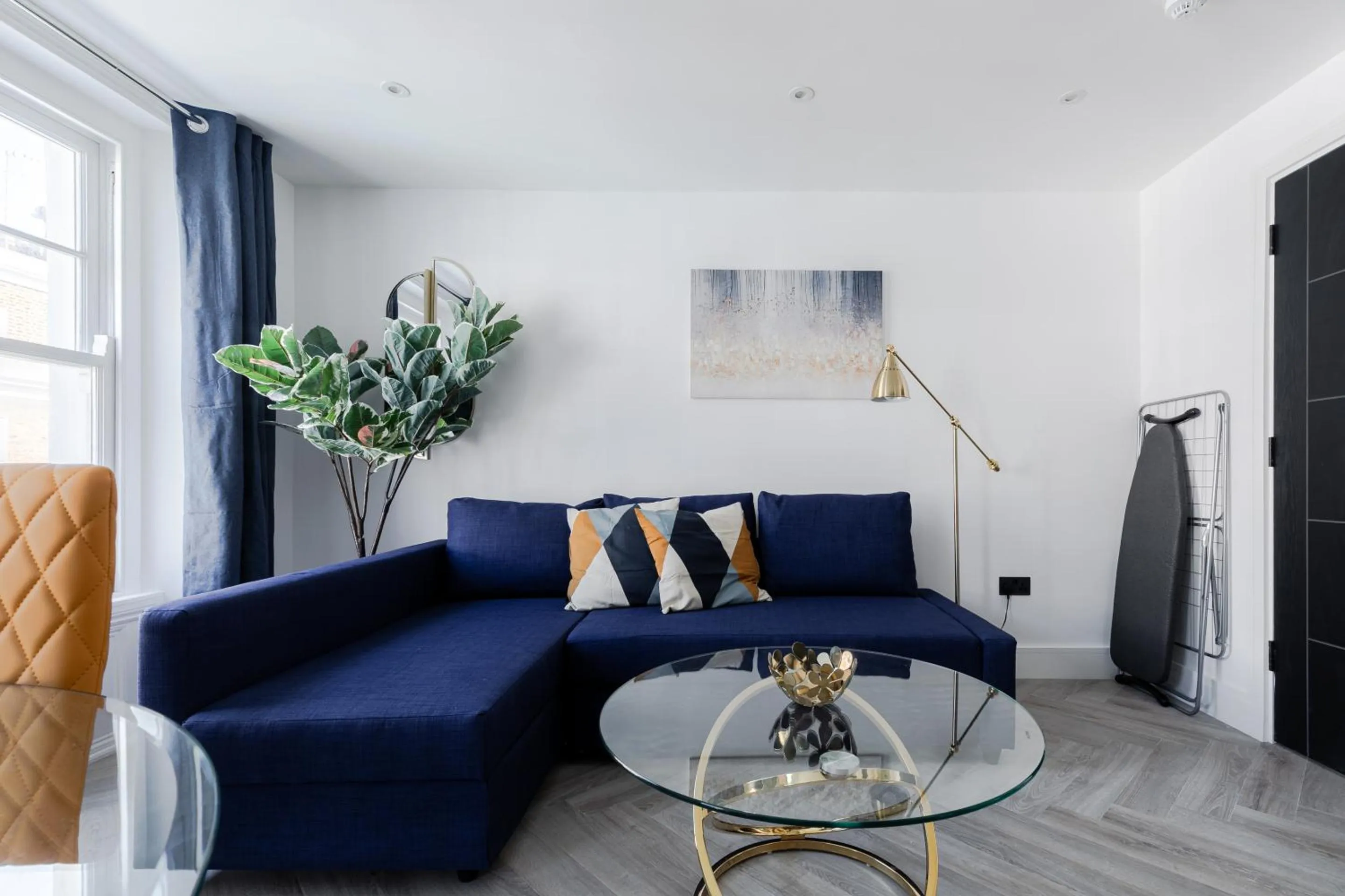 Living room in Comfortable Apartments near Harrods