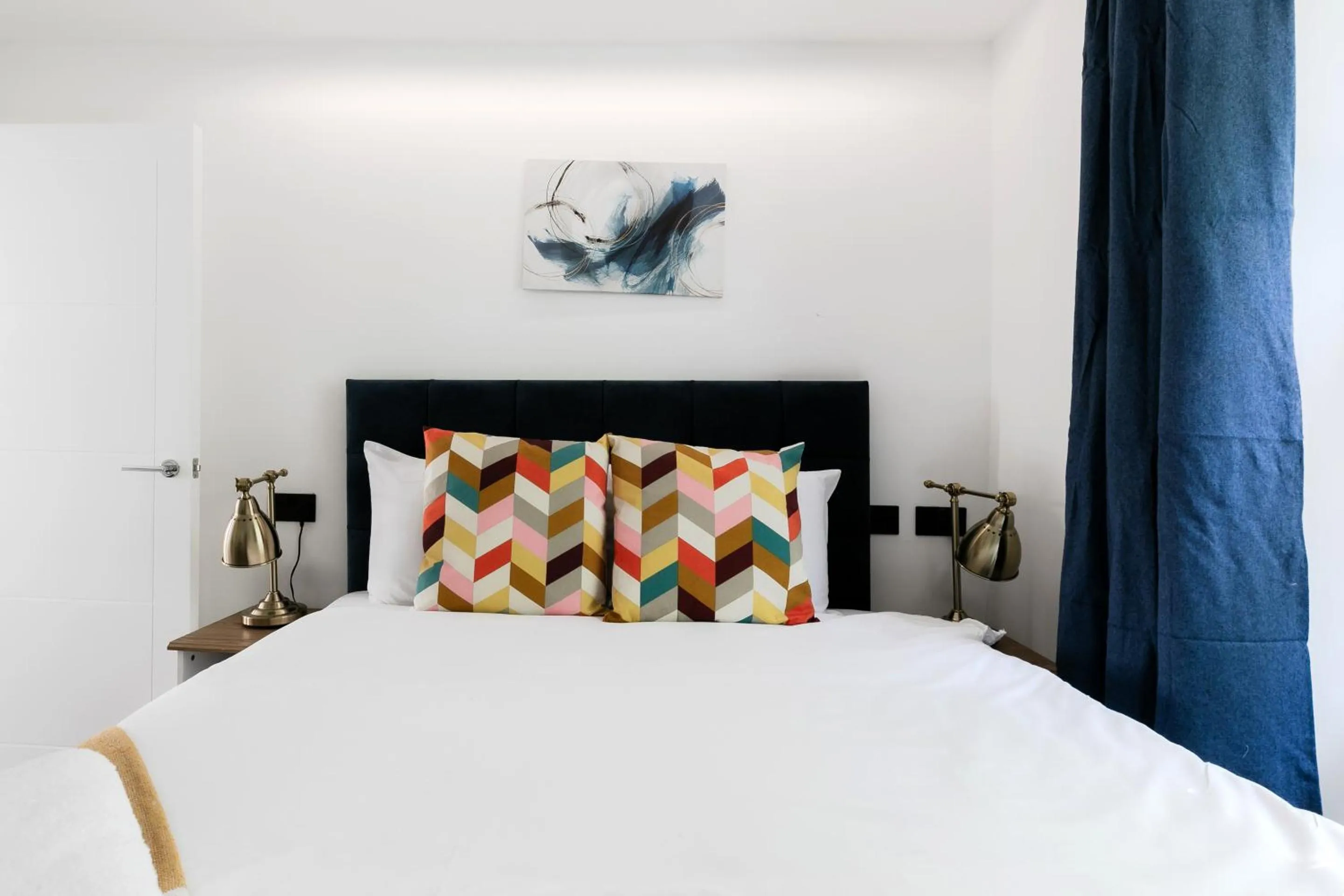 Bedroom, Bed in Comfortable Apartments near Harrods