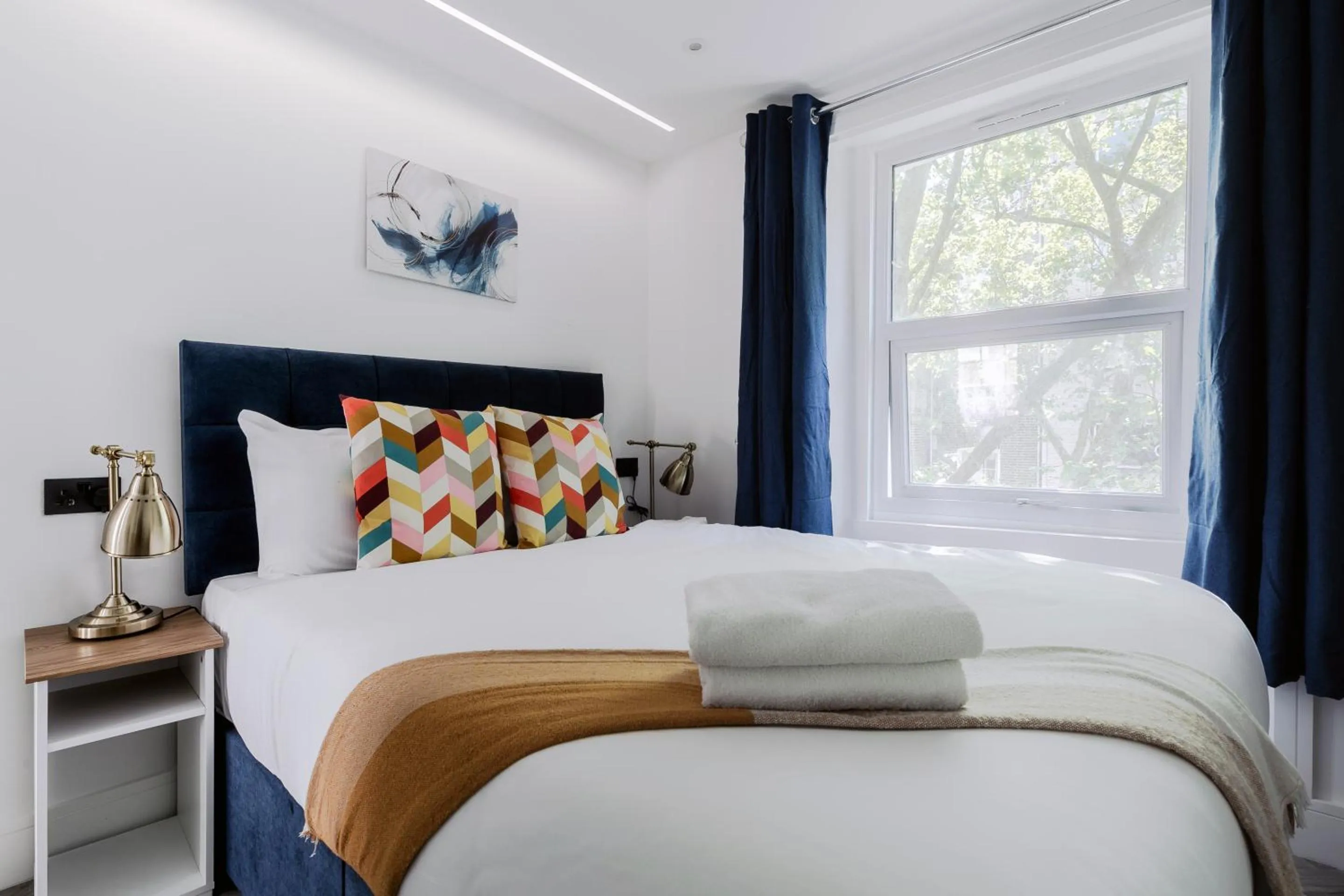 Bedroom, Bed in Comfortable Apartments near Harrods