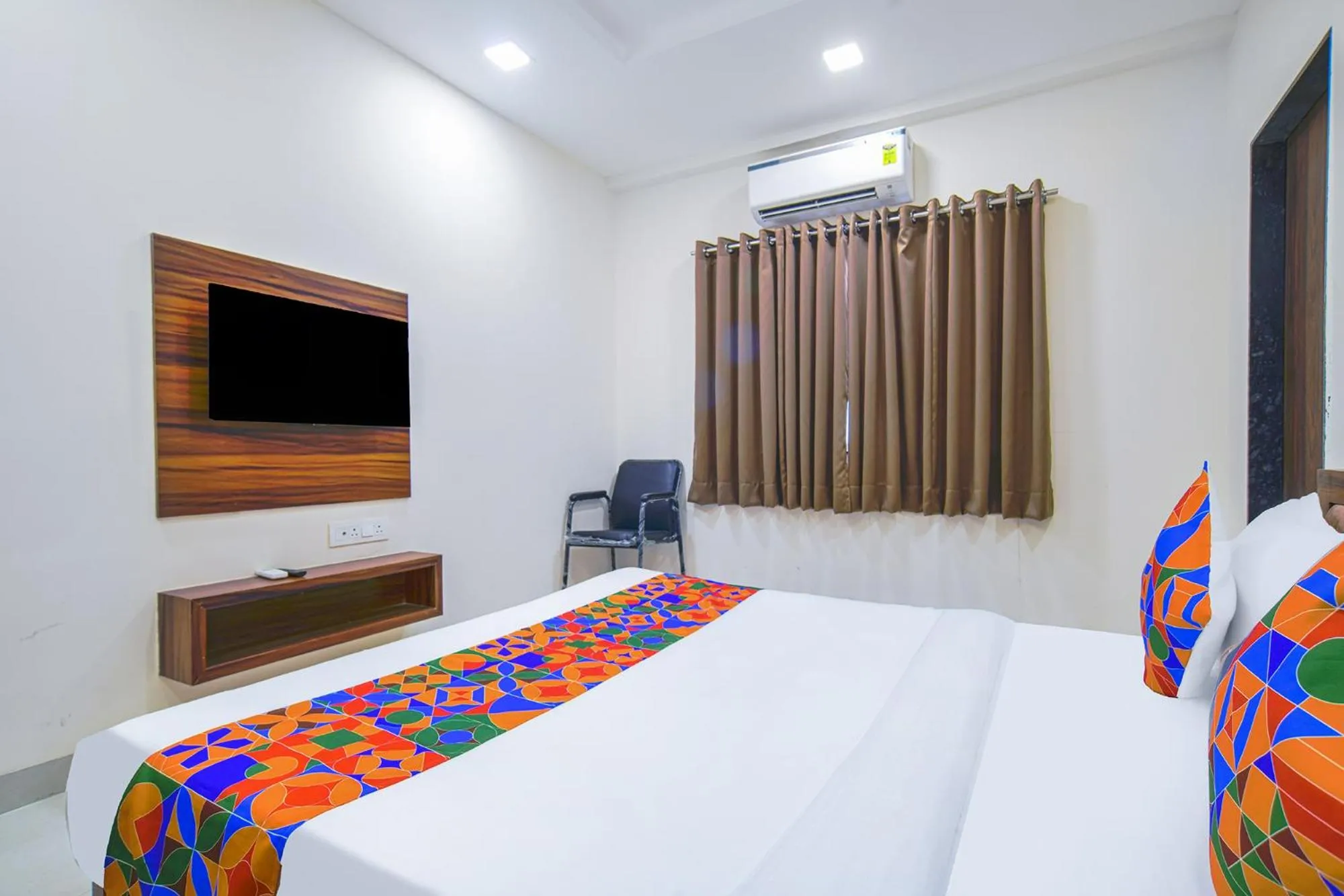 Bed in FabHotel J Palace